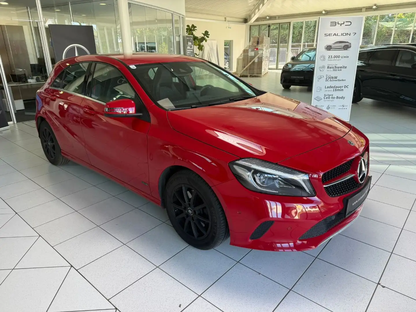 Mercedes-Benz A 160 Austria Edition Style Shz LED Klima Rot - 1