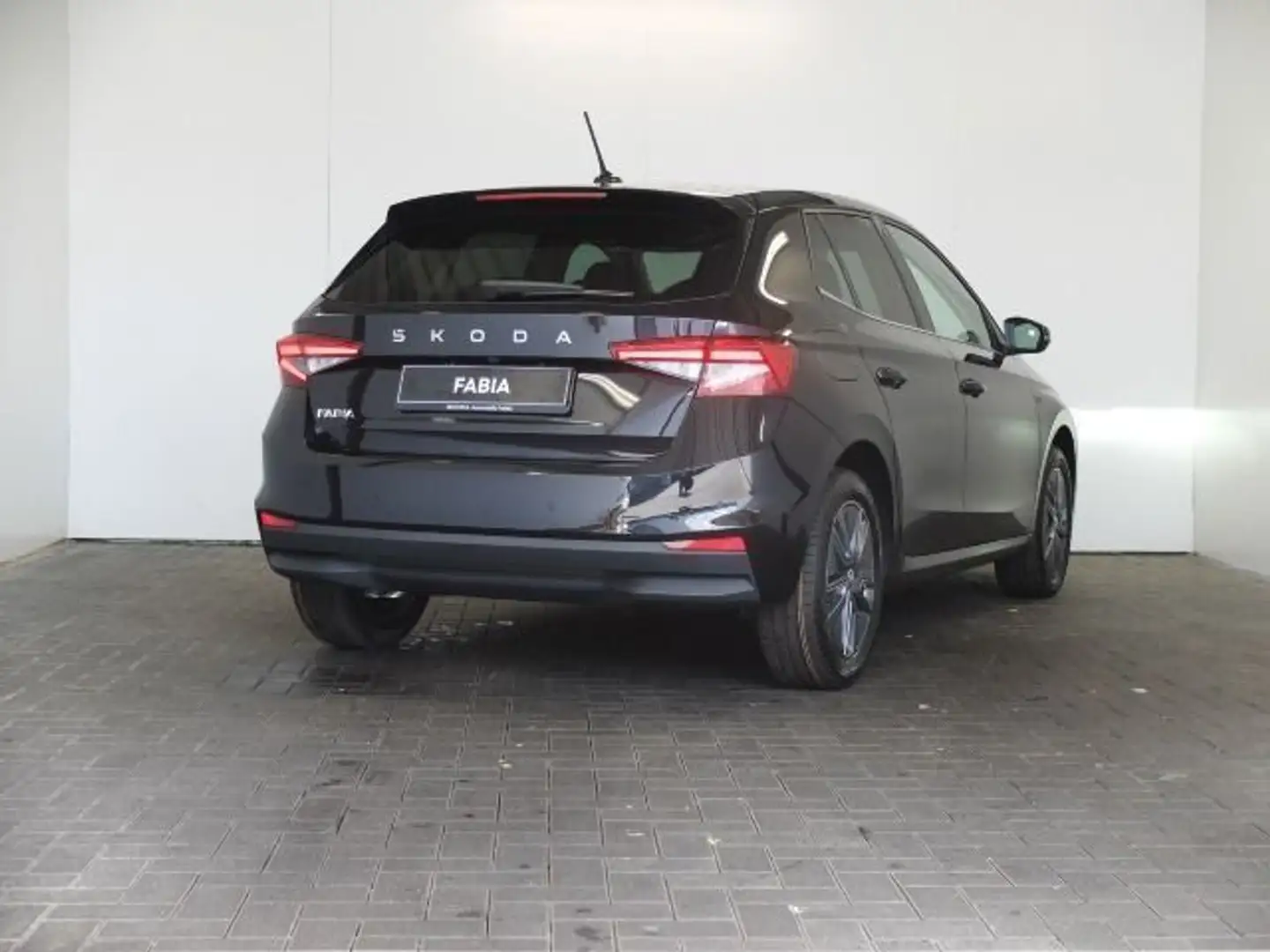 Skoda Fabia DRIVE 1.5 TSI DSG BEH WSS NAVI LENKRADHEIZ Schwarz - 2
