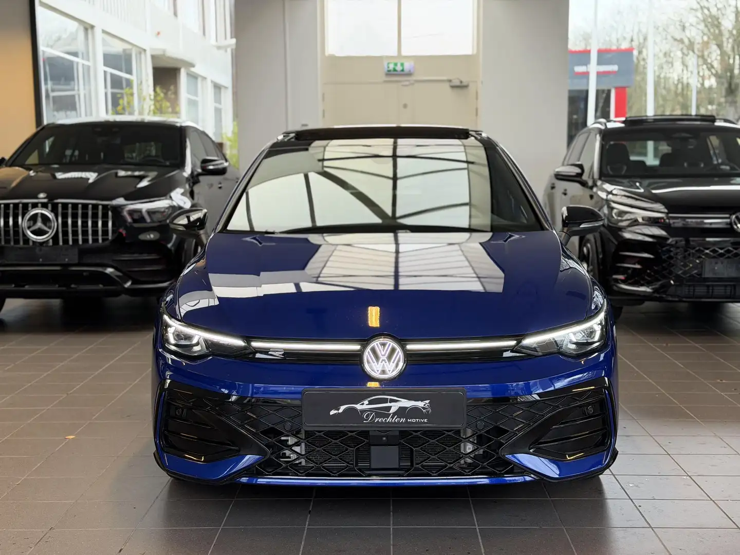 Volkswagen Golf 1.5 eTSI R-Line Pano / 360 / H&K / Trekhaak Blauw - 2