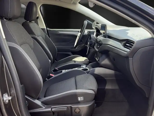 Ford Focus view 14