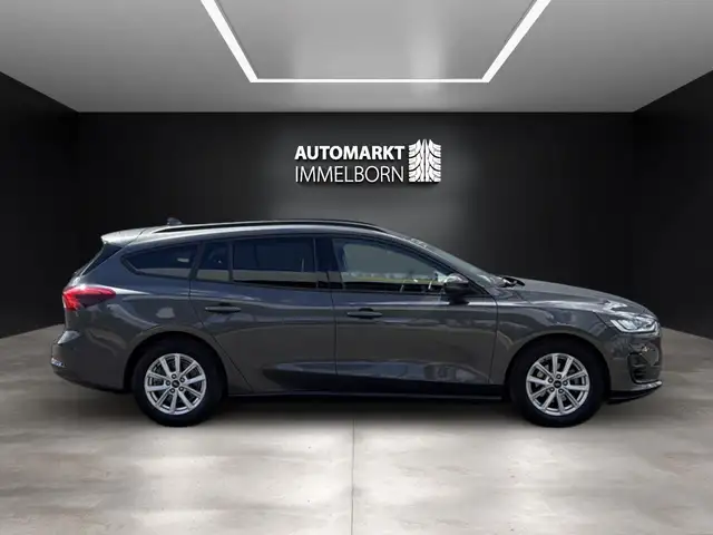 Ford Focus view 11