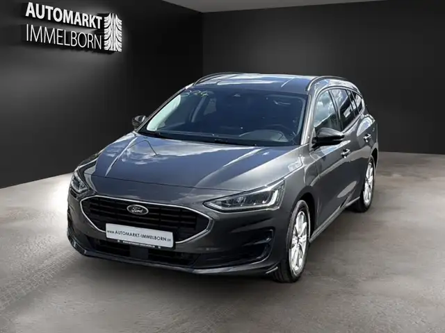 Ford Focus view 3