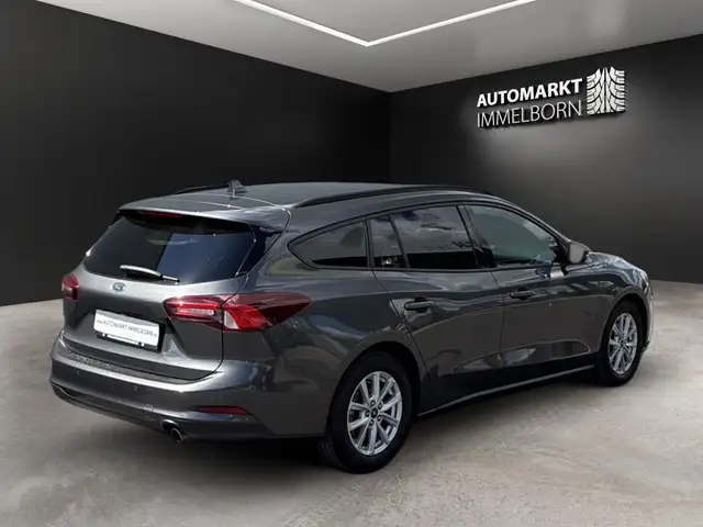 Ford Focus view 8