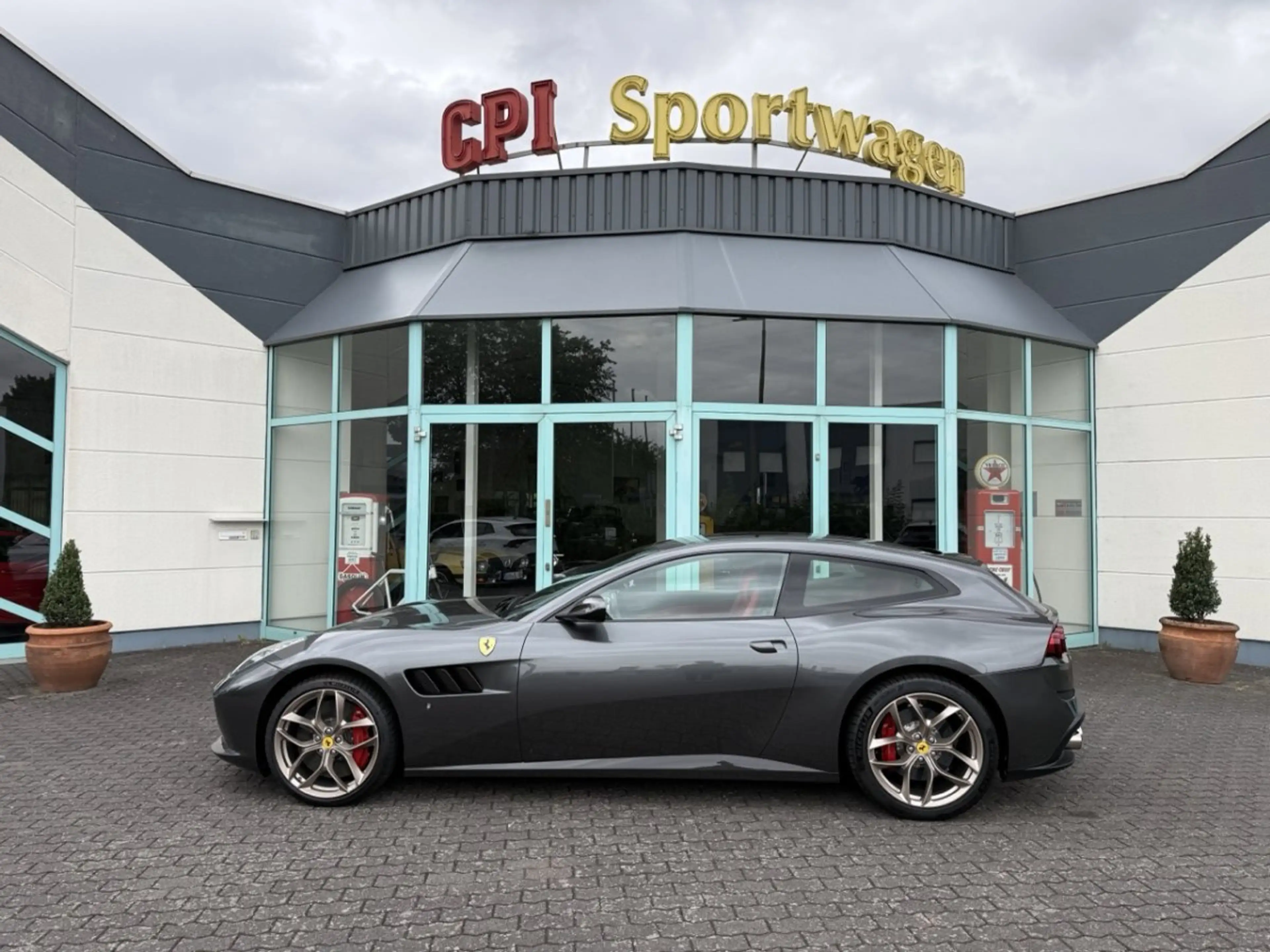 Ferrari GTC4 Lusso GTC4Lusso T