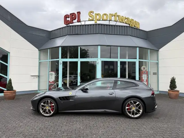 Ferrari GTC4 Lusso GTC4Lusso T