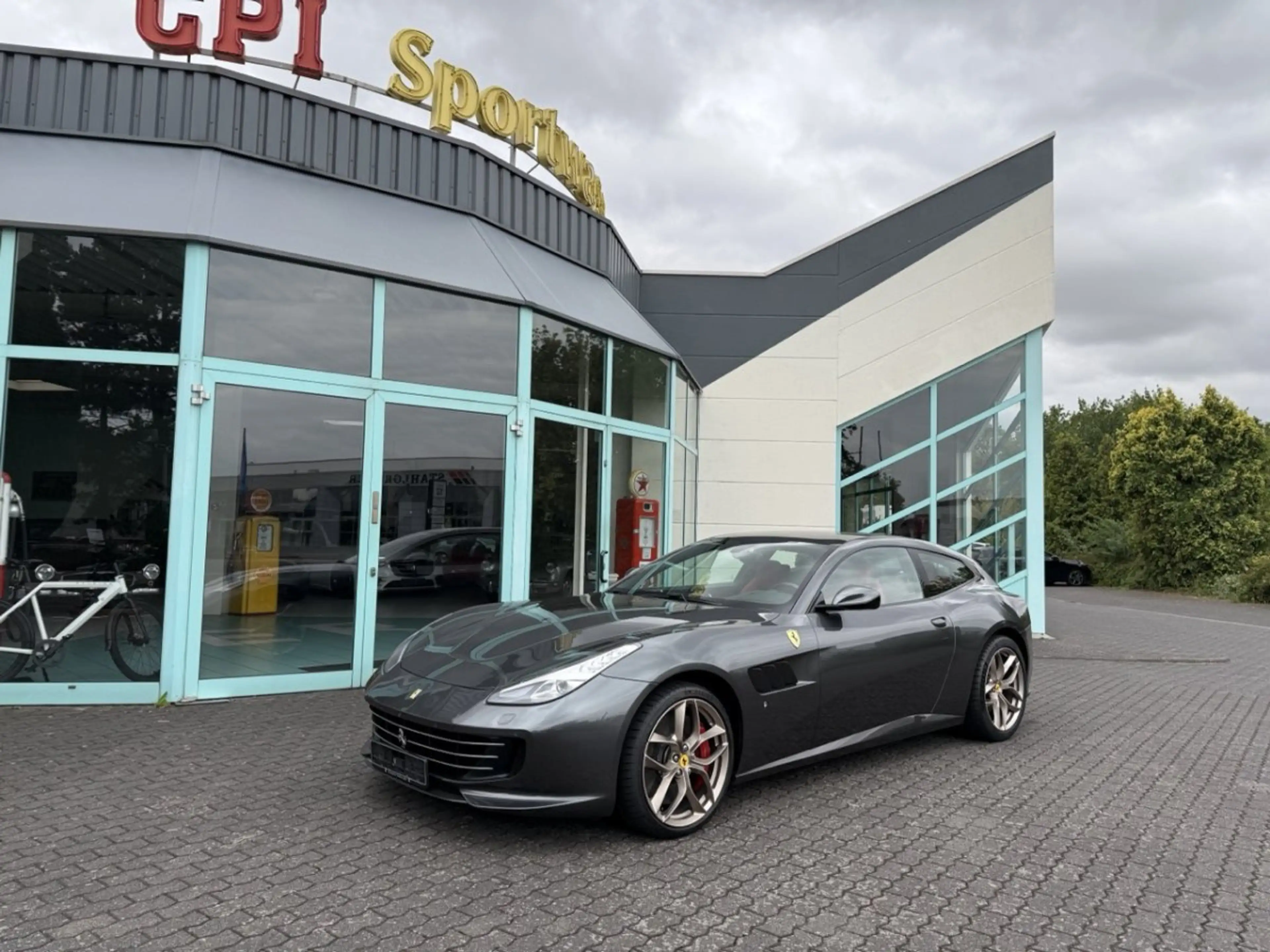 Ferrari GTC4 Lusso GTC4Lusso T — photo 2