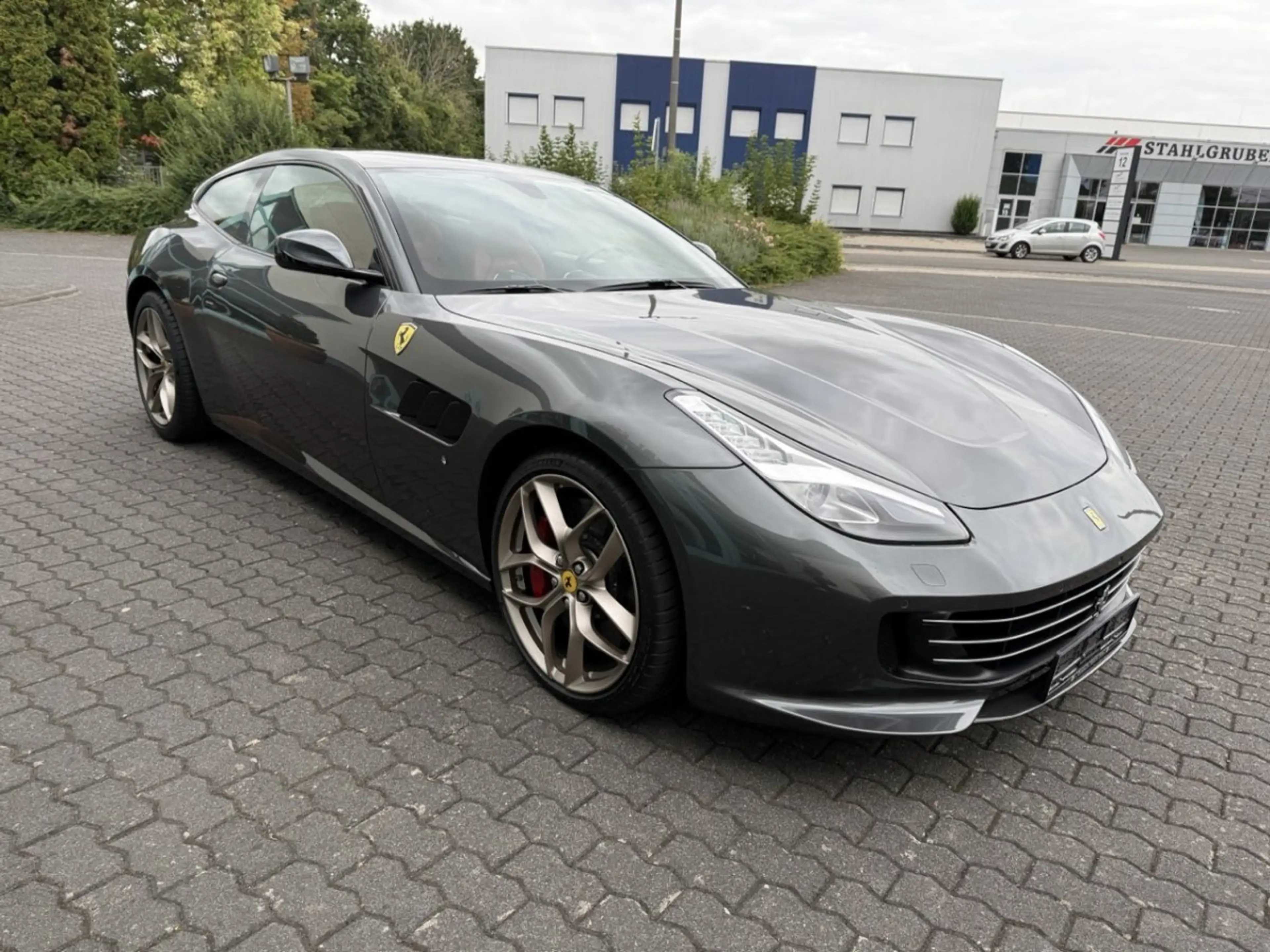 Ferrari GTC4 Lusso GTC4Lusso T — photo 4