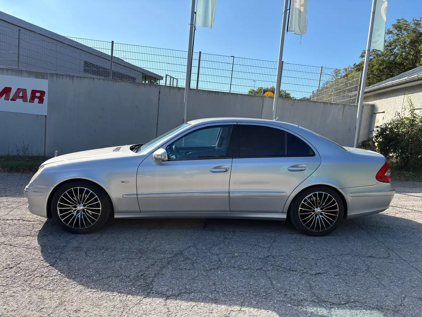 Mercedes-Benz E 200 E 200 NGT Avantgarde Aut. Avantgarde Silber - 2