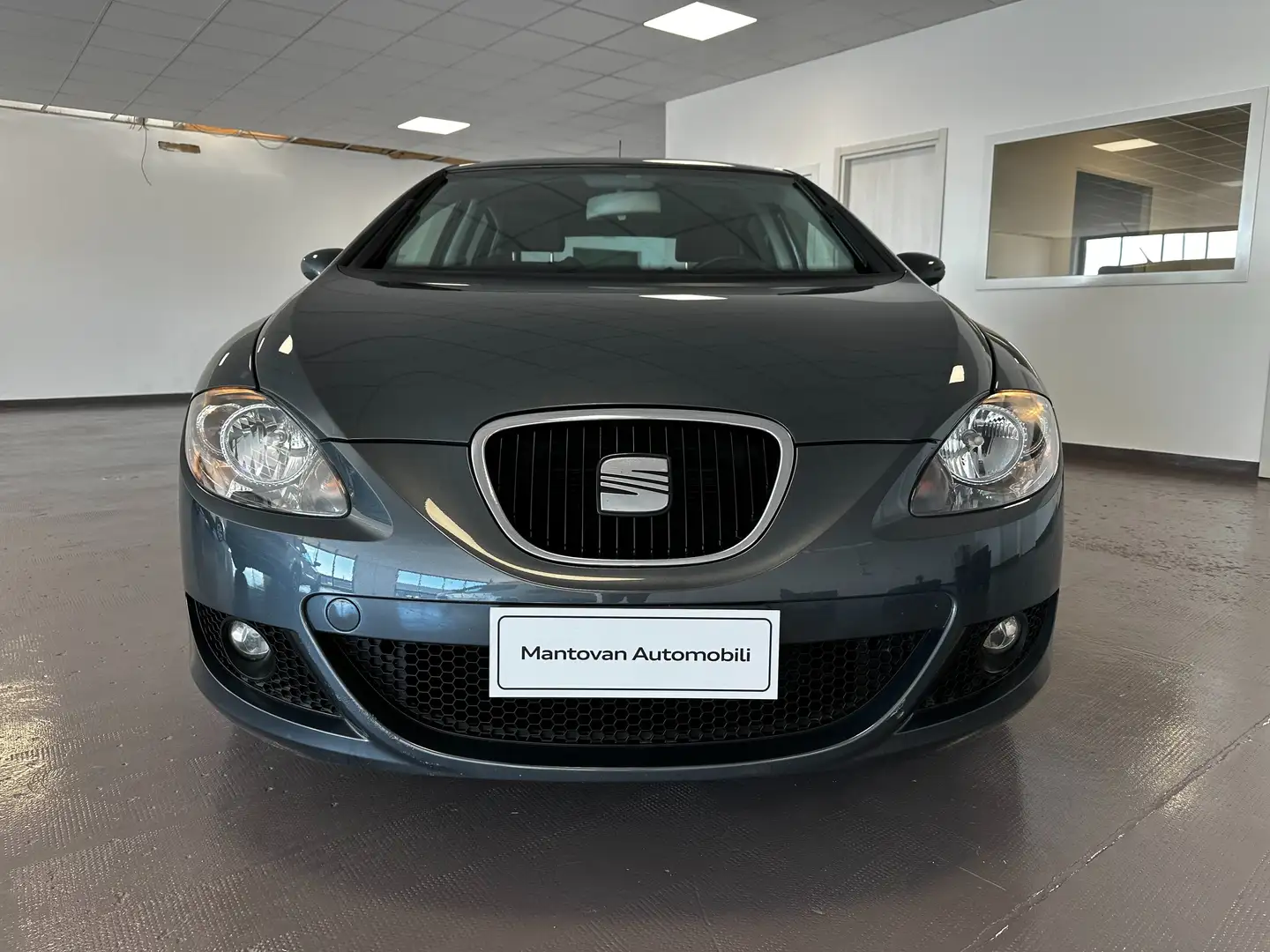 SEAT Leon 1.9 tdi 105 cv Style Pack Sport SENZA VINCOLI Grigio - 2