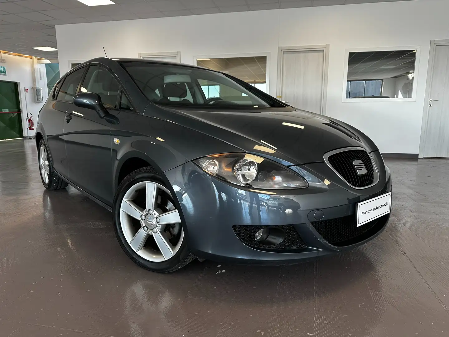 SEAT Leon 1.9 tdi 105 cv Style Pack Sport SENZA VINCOLI Grigio - 1
