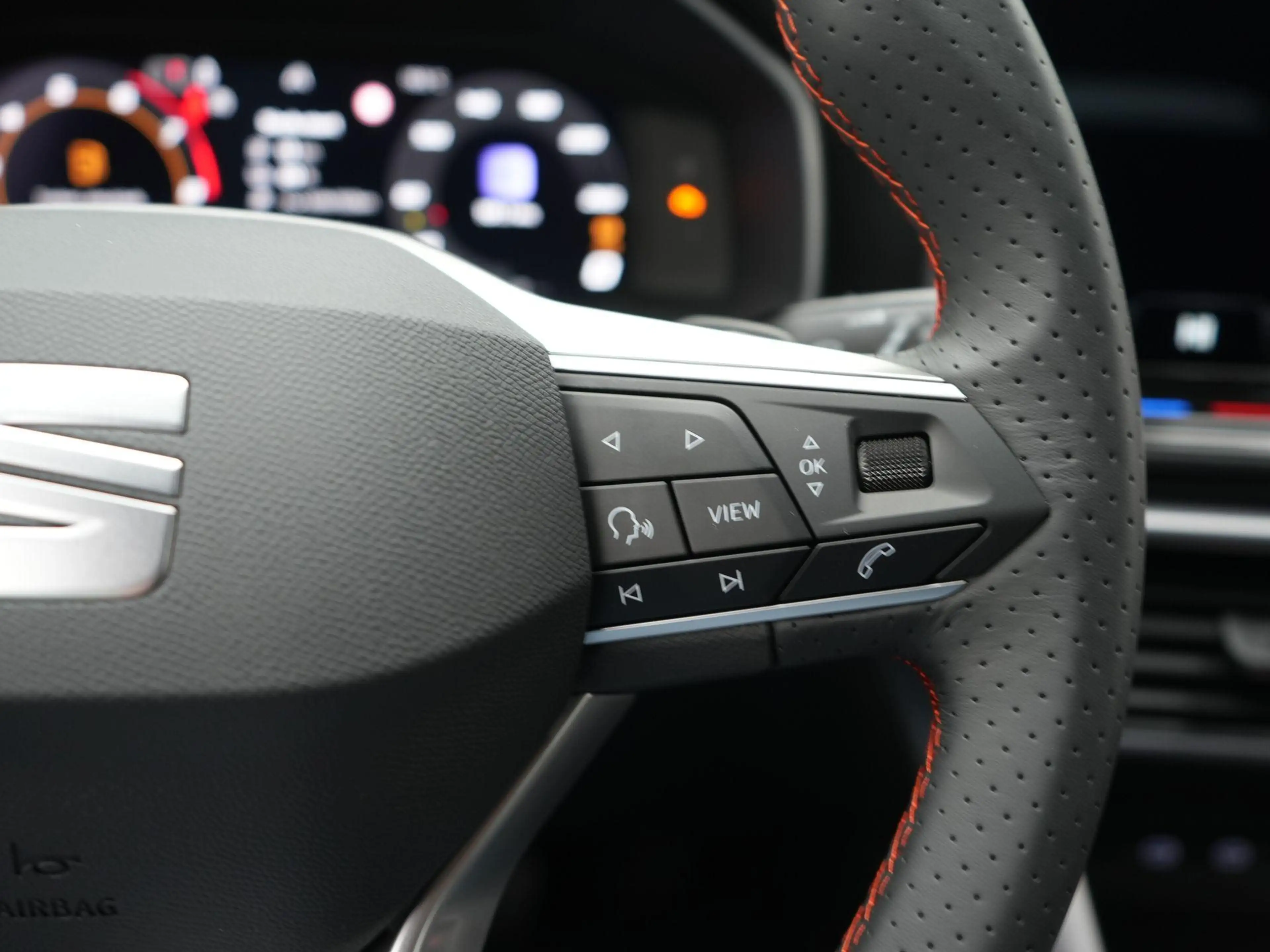 SEAT Leon e-Hybrid Sportstourer FR Business 1.5 TSI eHybrid 150 kW / — photo 15