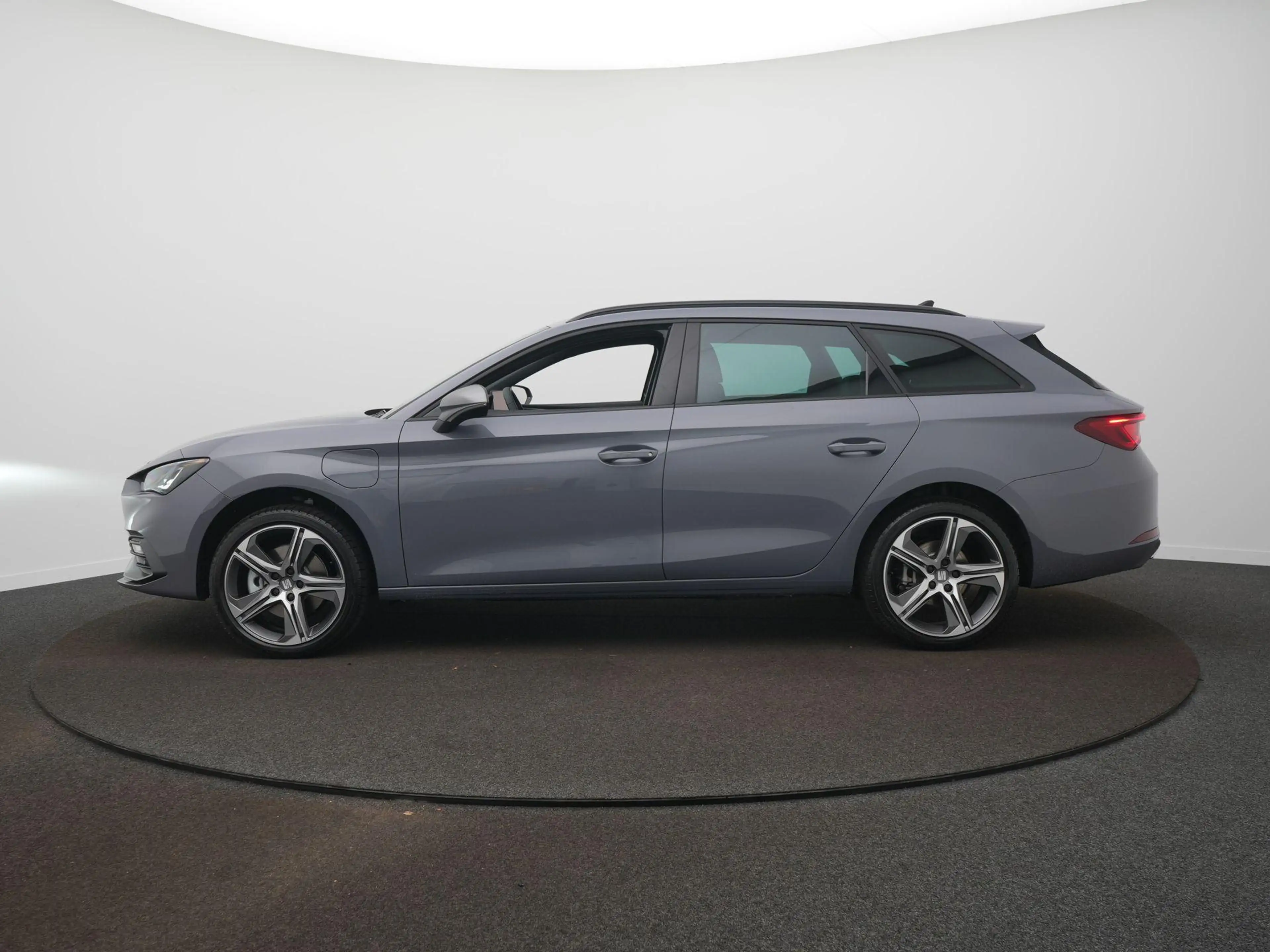 SEAT Leon e-Hybrid Sportstourer FR Business 1.5 TSI eHybrid 150 kW / — photo 8