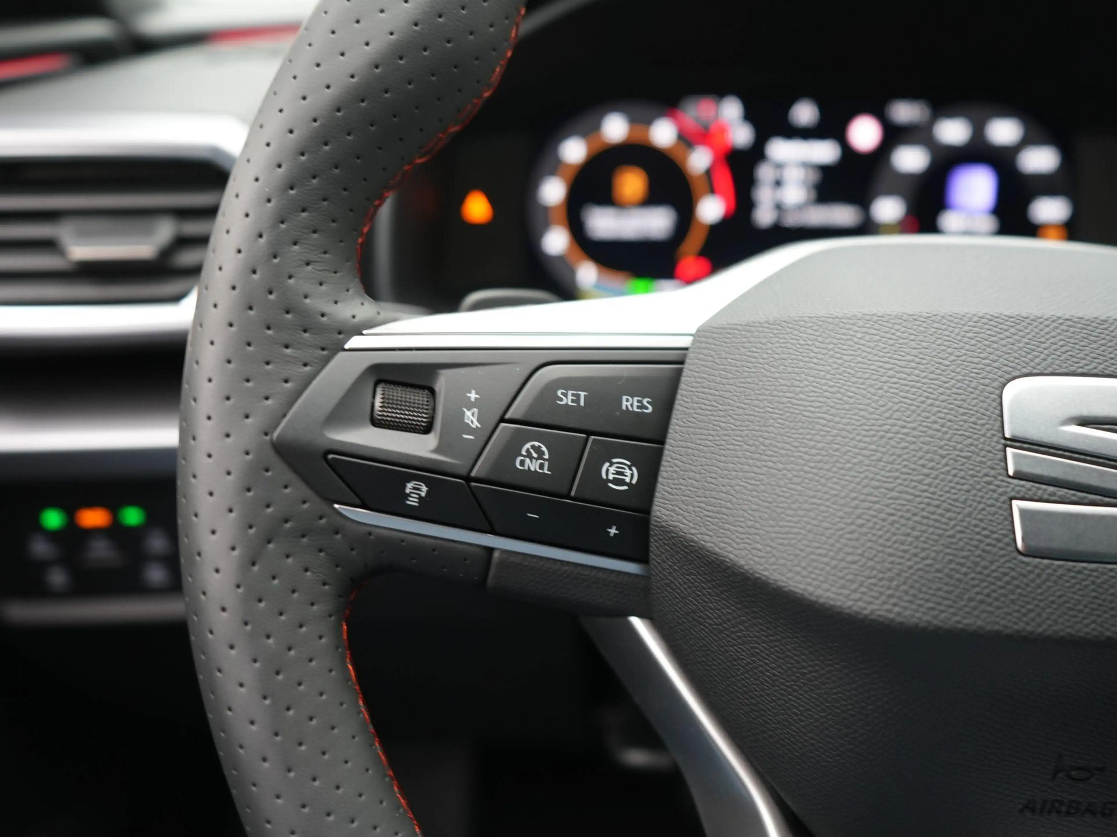 SEAT Leon e-Hybrid Sportstourer FR Business 1.5 TSI eHybrid 150 kW / — photo 14