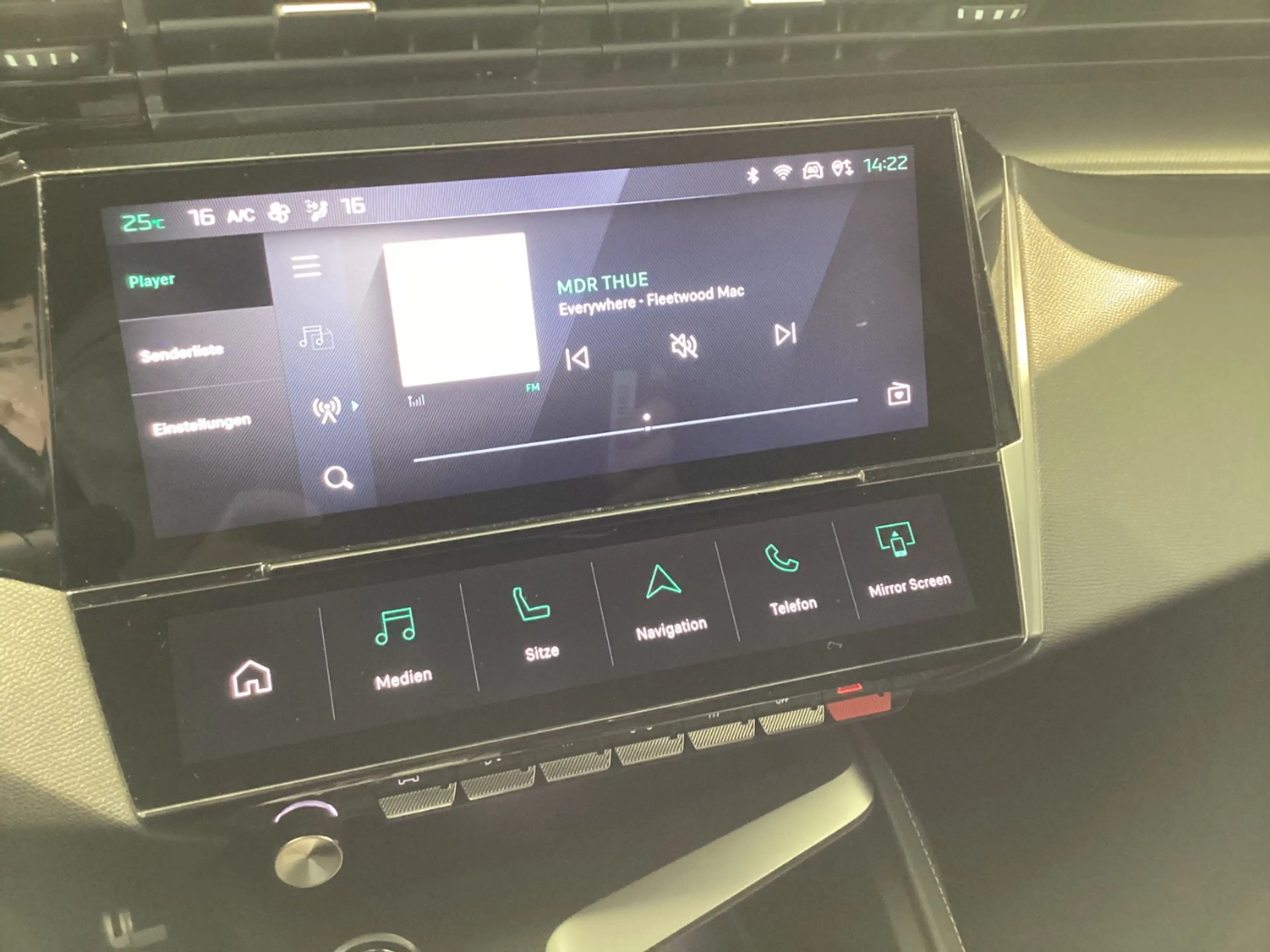 Peugeot 408 1.2 PureTech 130 GT Kamera+SHZ+LED+Navi+LM — photo 12