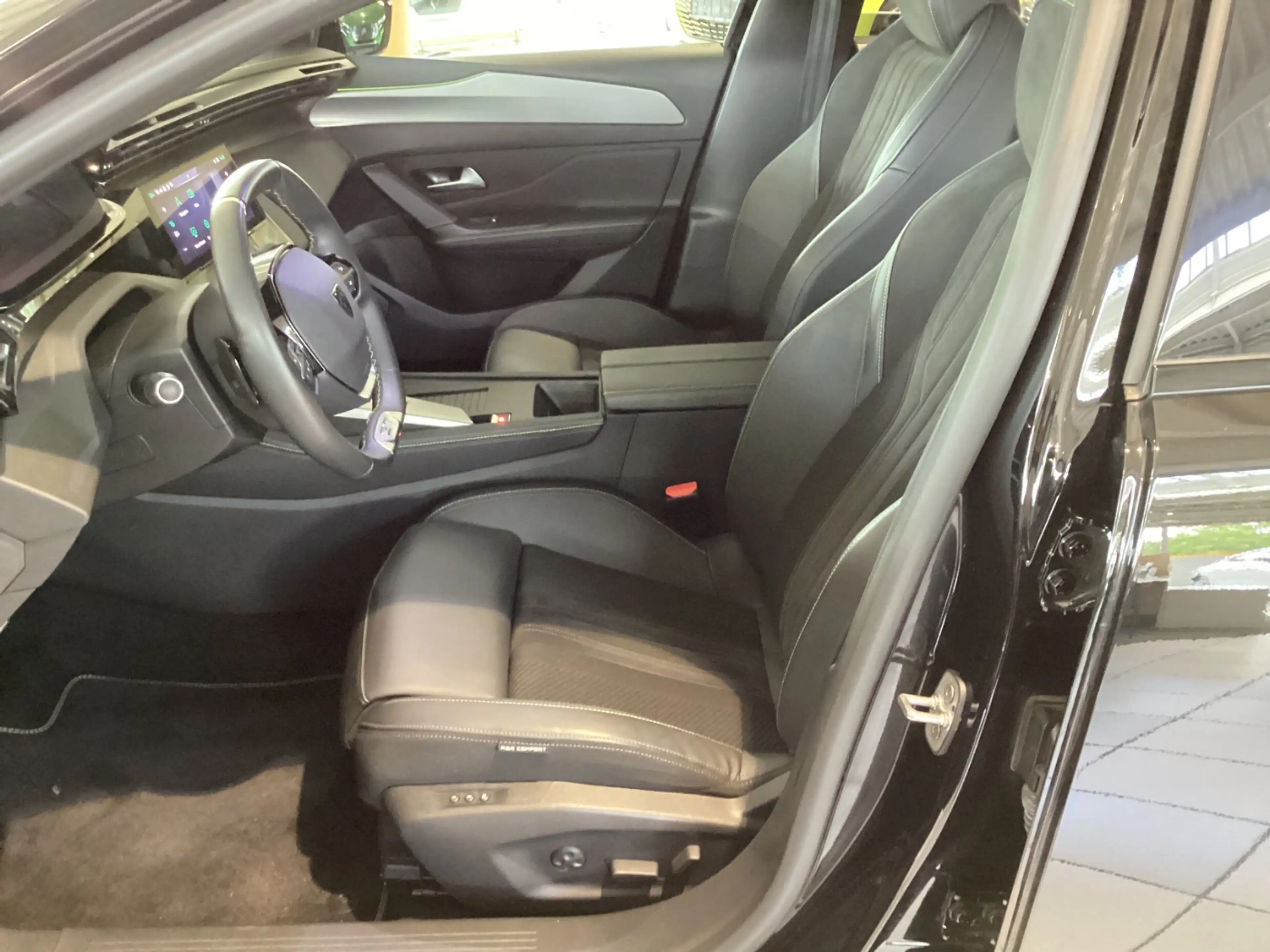 Peugeot 408 1.2 PureTech 130 GT Kamera+SHZ+LED+Navi+LM — photo 11
