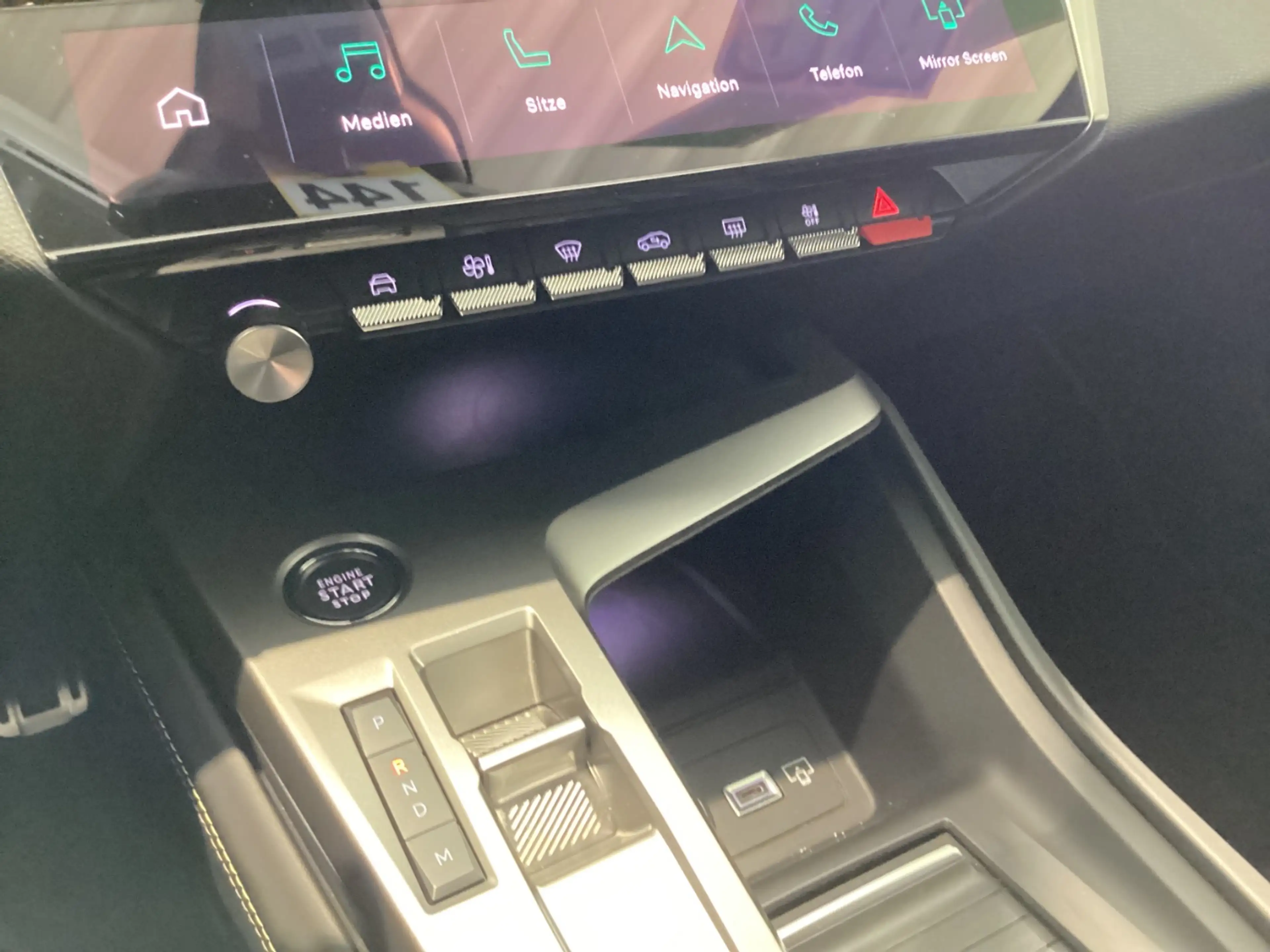 Peugeot 408 1.2 PureTech 130 GT Kamera+SHZ+LED+Navi+LM — photo 15