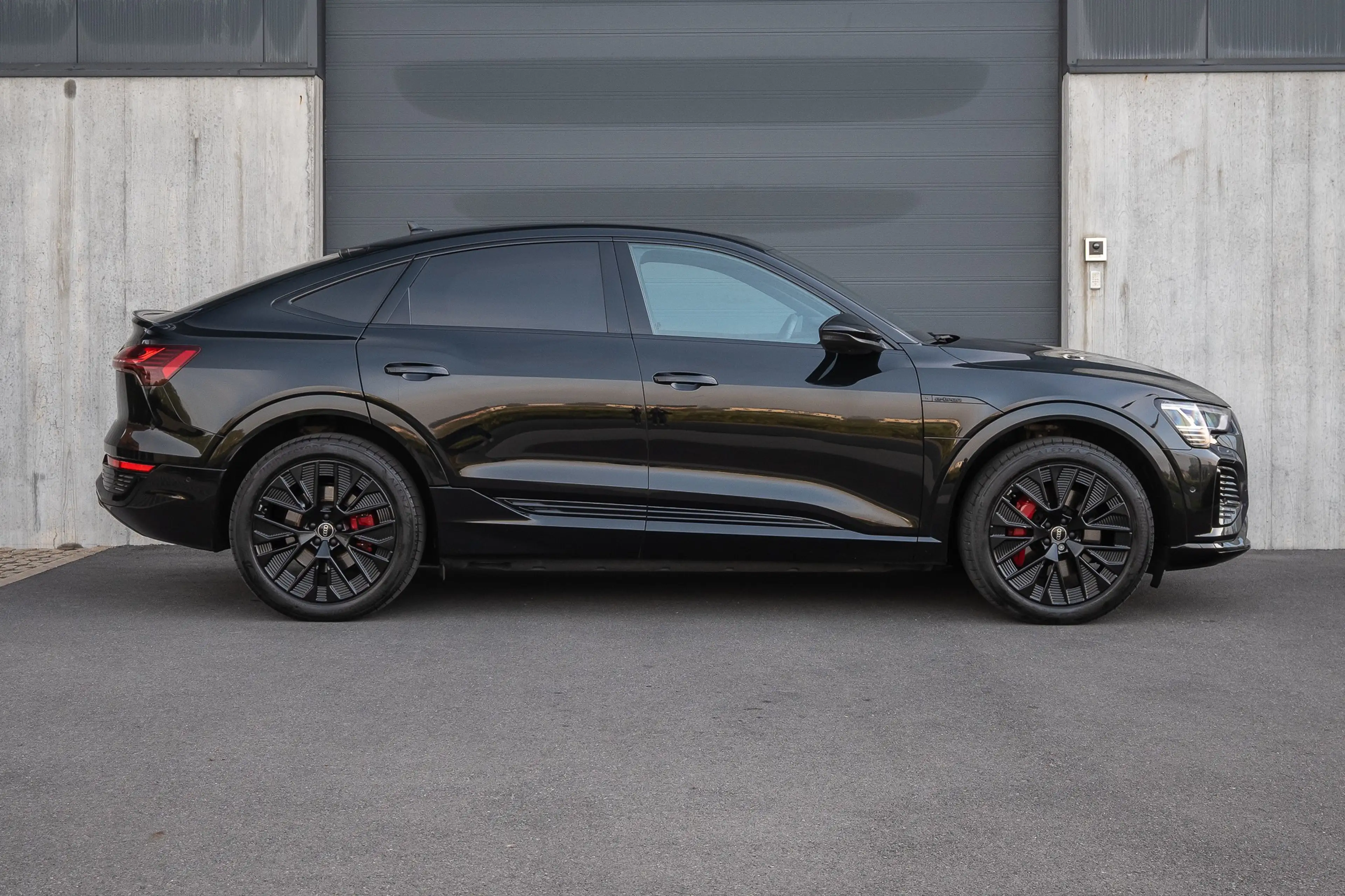 Audi Q8 e-tron Q8 Sportback 55 Quattro S line / FULL / B&O / Pano / 360° / Trekhaak — photo 2