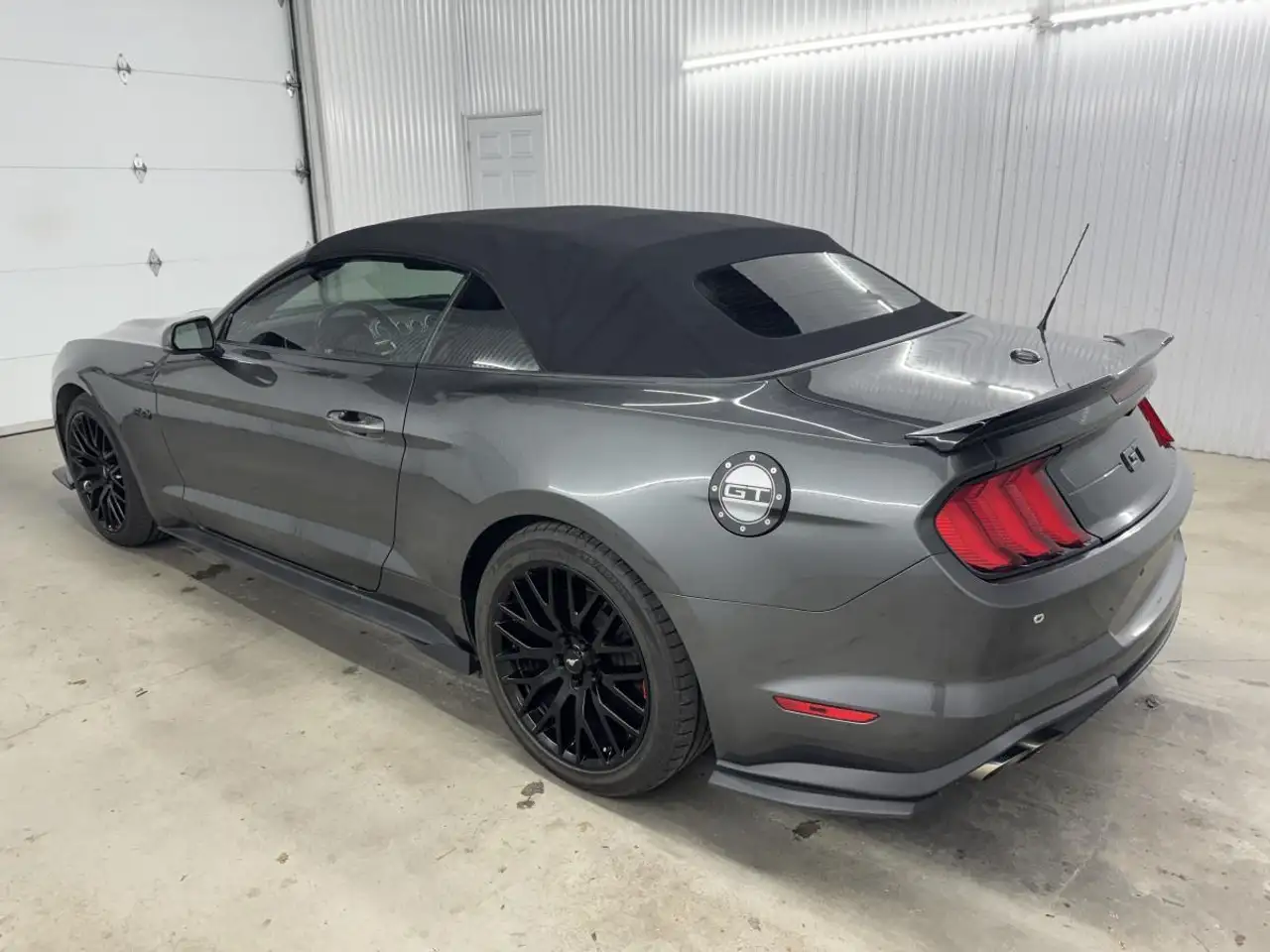 Ford Mustang photo Ford Mustang