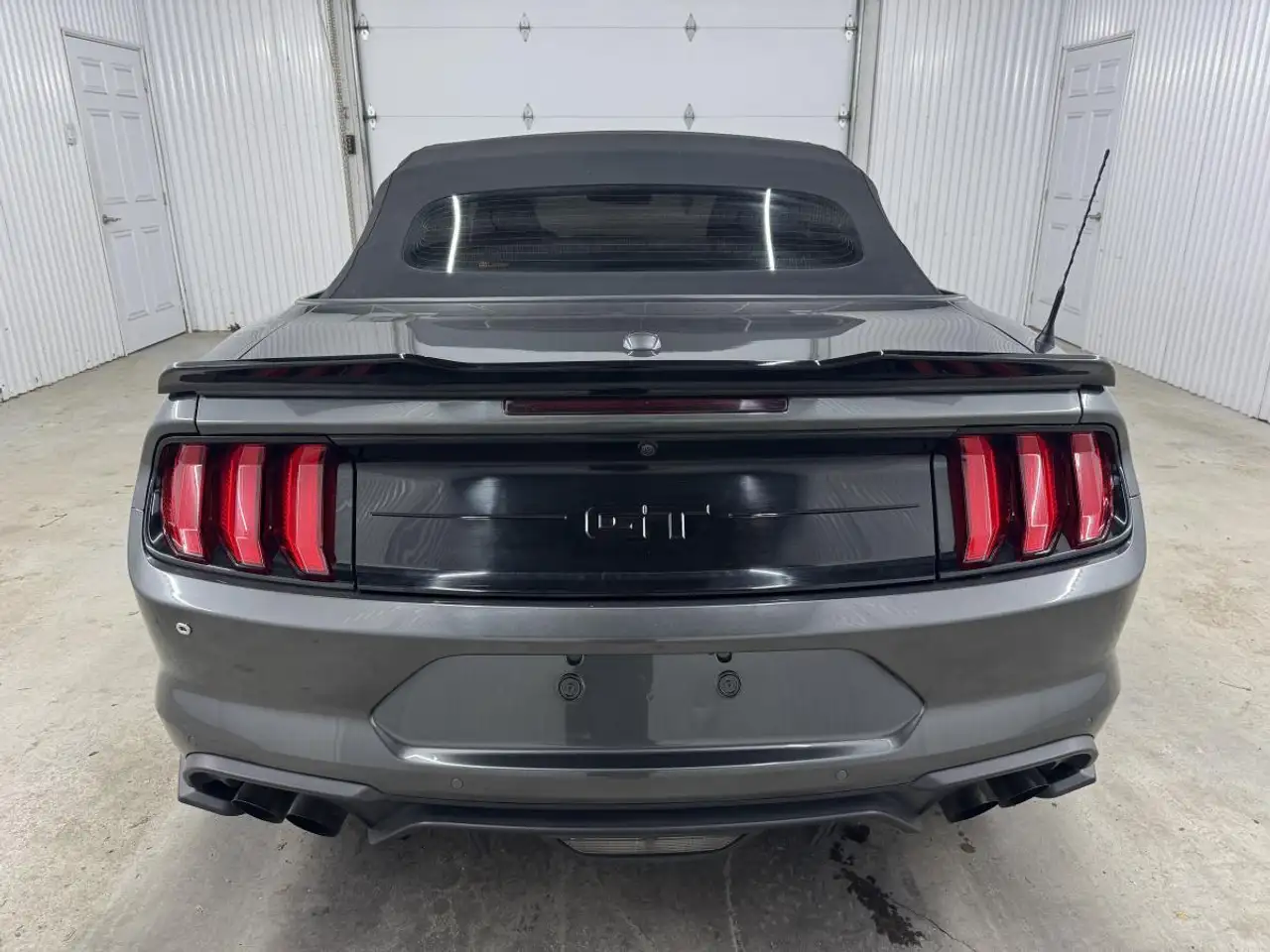 Ford Mustang photo Ford Mustang