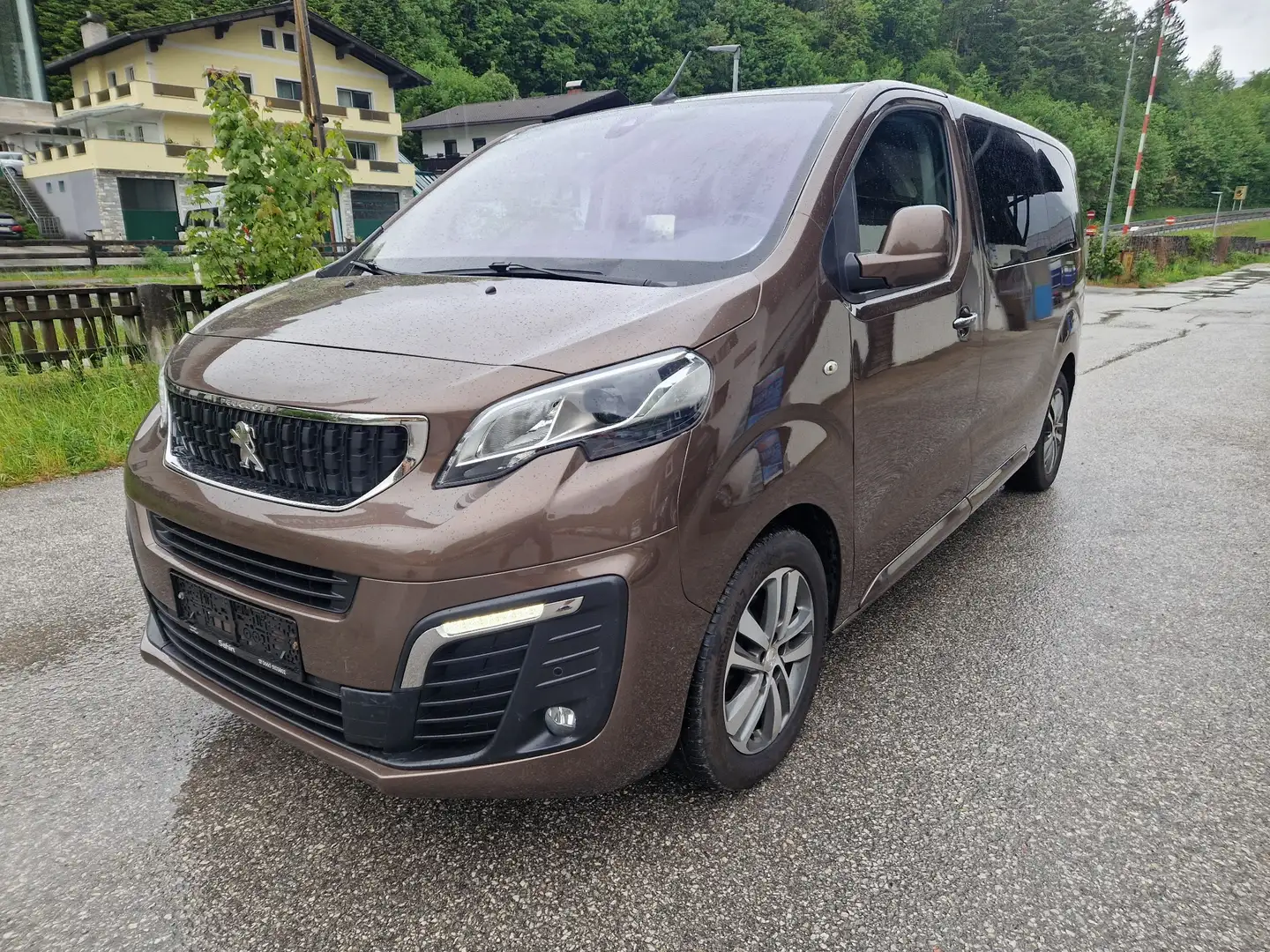 Peugeot Traveller Active L2 Braun - 1