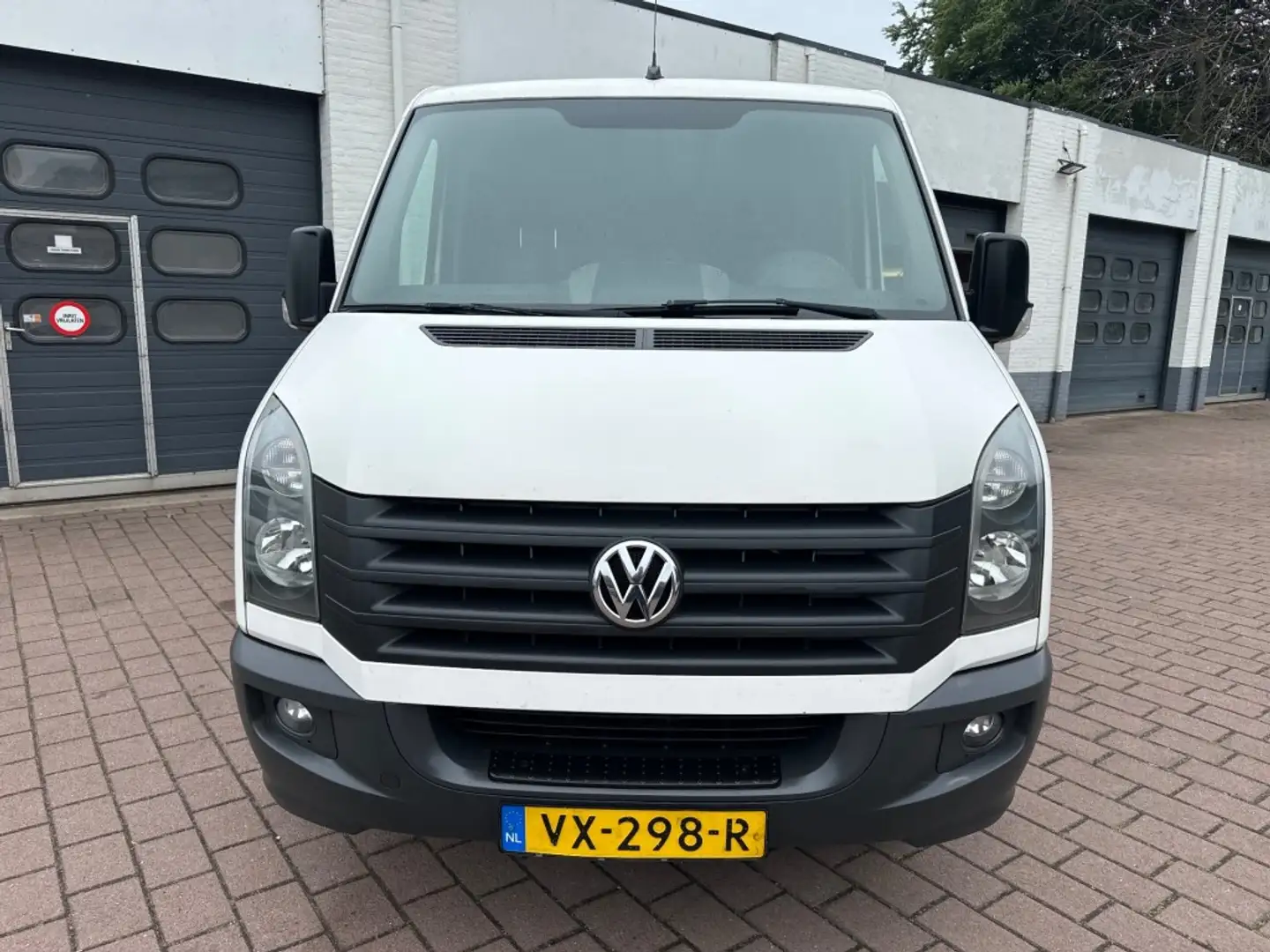 Volkswagen Crafter 2.0 TDI L1H1 Euro6 Airco Cruise Trekhaak Navi Ex B Noir - 2