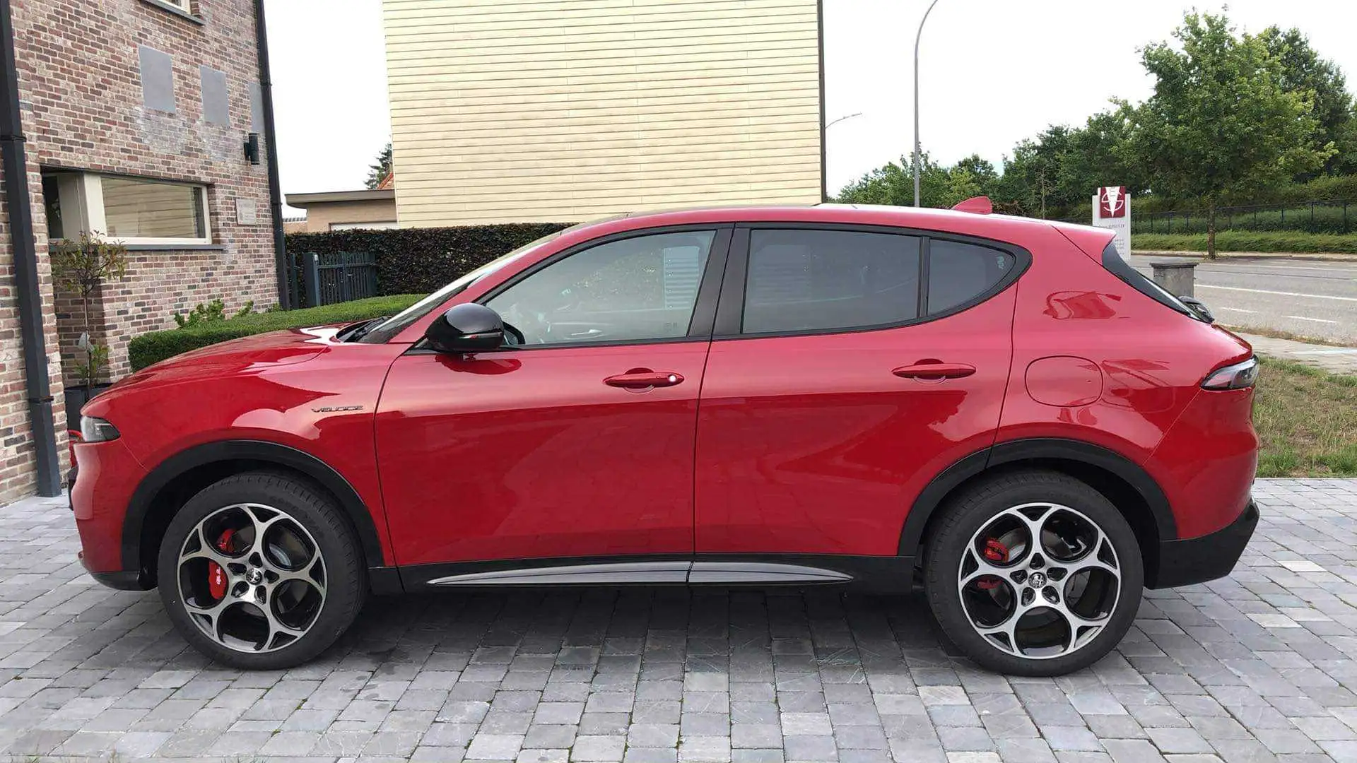 Alfa Romeo Tonale Tonale 1.3 VGT Plug-In-Hybrid Q4 Veloce Rood - 1