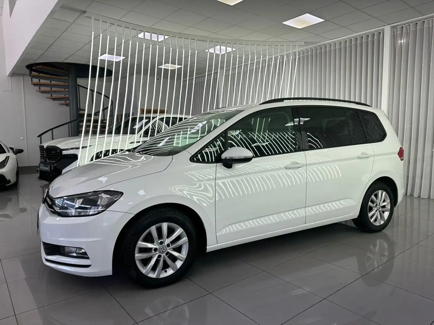Volkswagen Touran 1.6TDI CR BMT Advance DSG7 85kW Blanco - 2