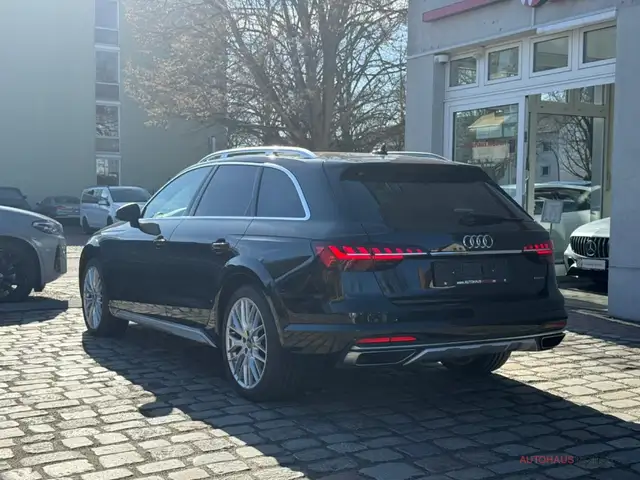 Audi A4 view 7