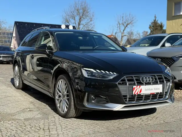 Audi A4 view 4