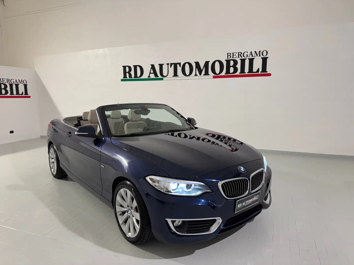 BMW 220 220d Cabrio Luxury AVENTE 64.000 KM Blauw - 1