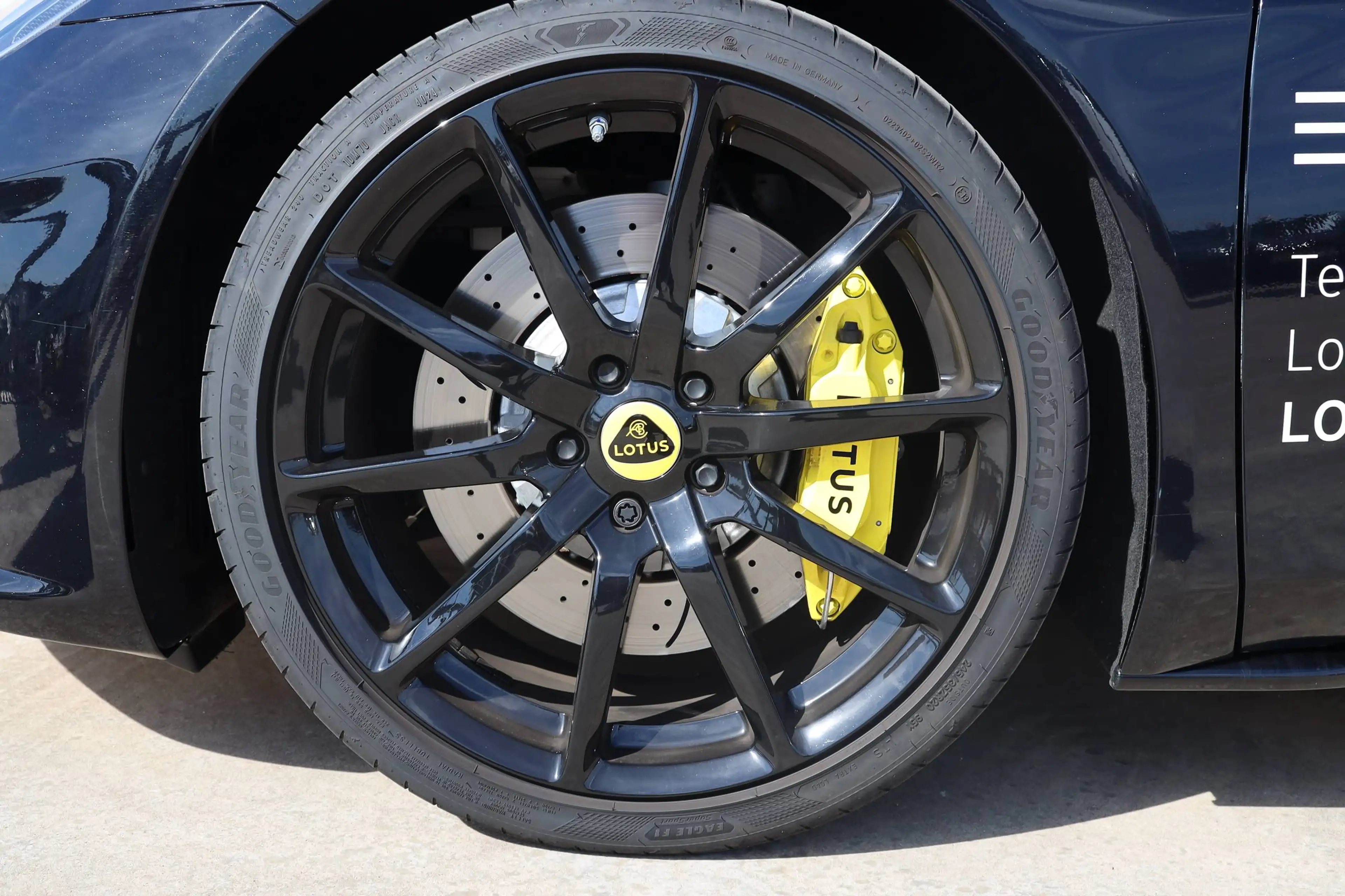 Lotus Emira V6 MY25 — photo 14