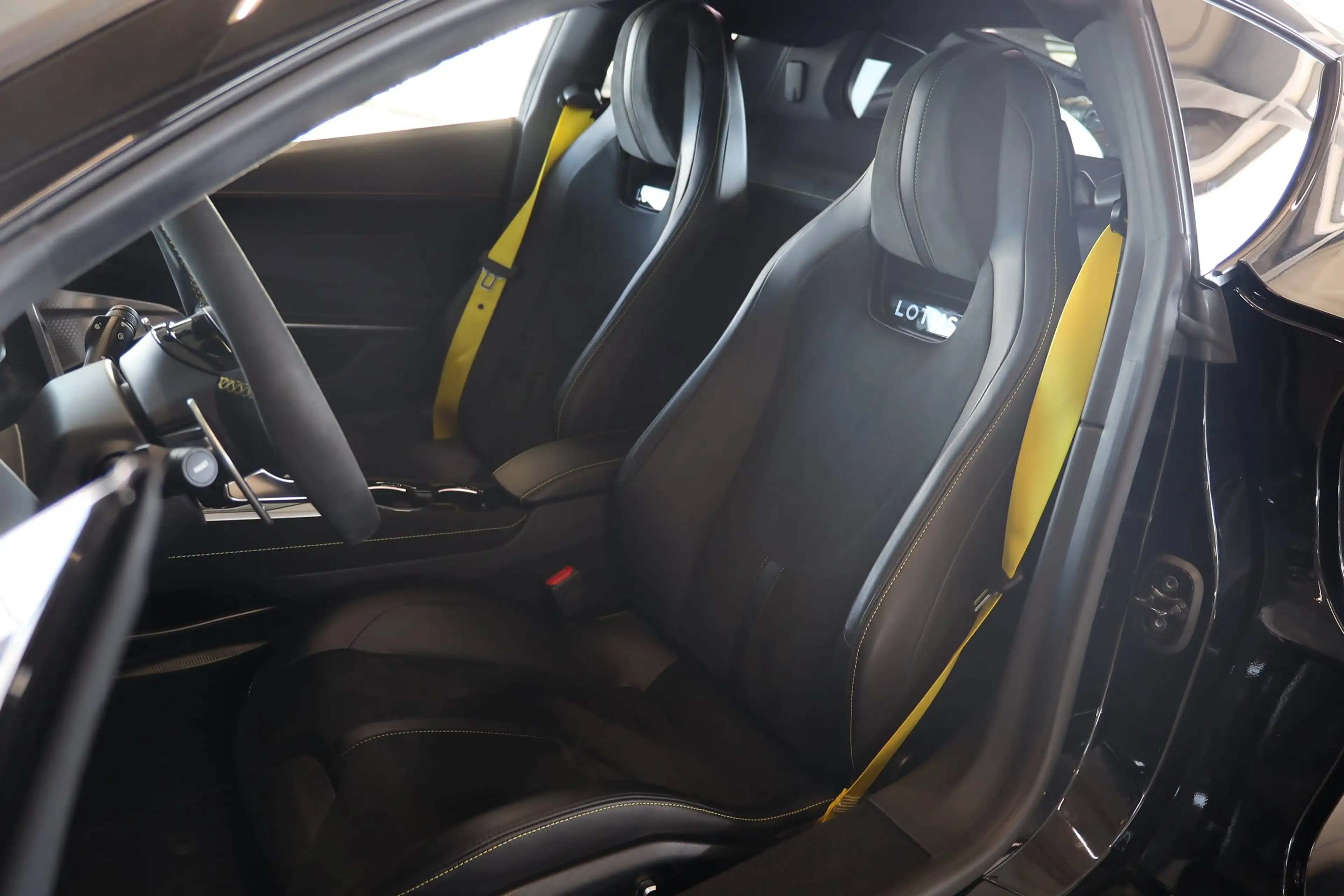 Lotus Emira V6 MY25 — photo 15