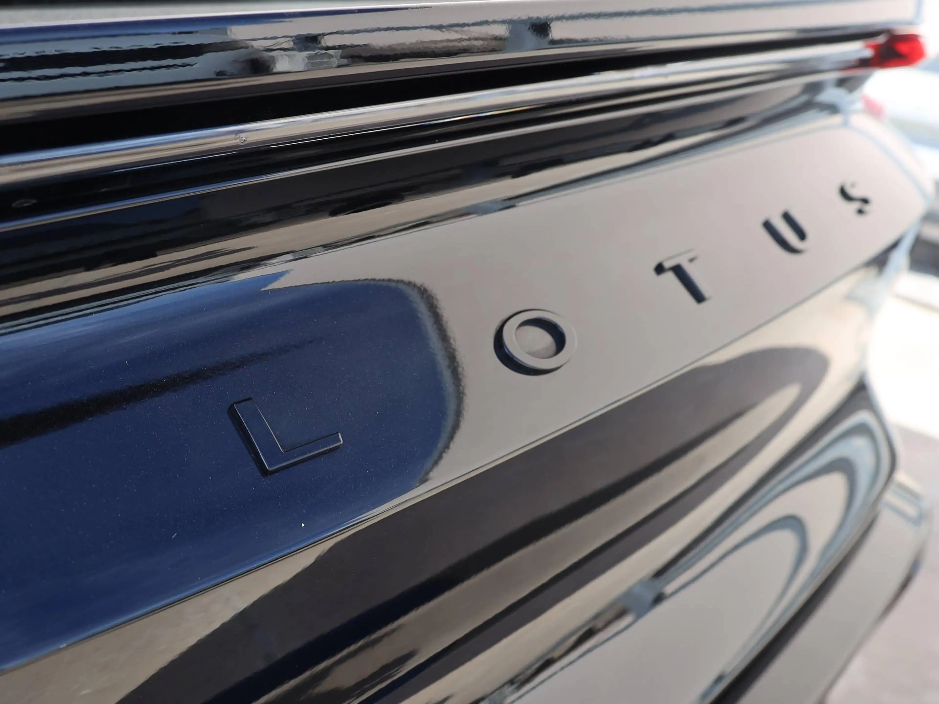 Lotus Emira V6 MY25 — photo 12