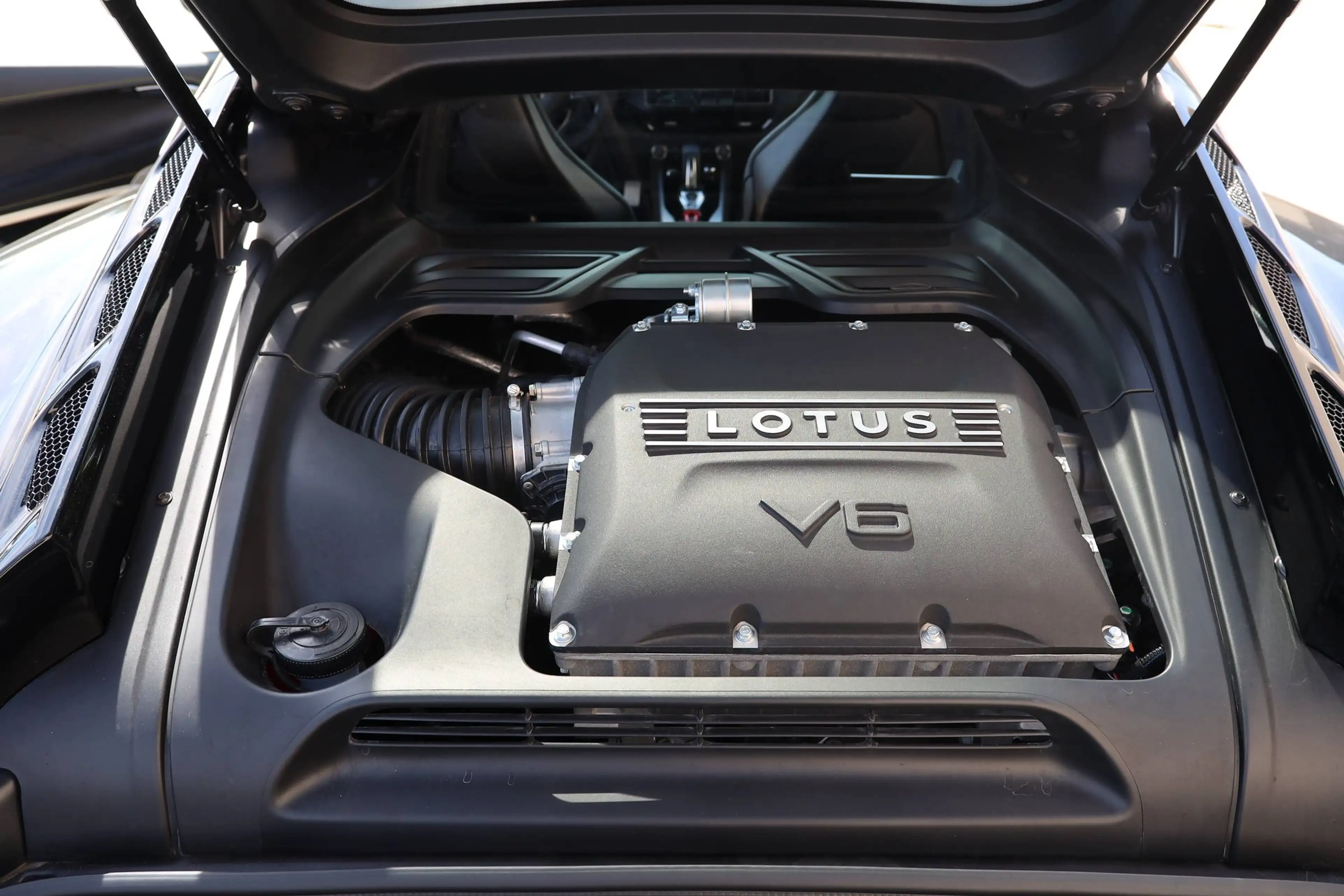 Lotus Emira V6 MY25 — photo 3