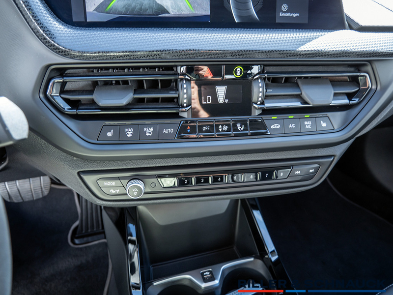 BMW 120 i Sport Line LED+NAVI+KAM+SHZG — photo 10