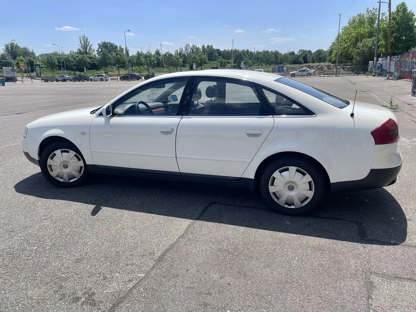 Audi A6 2.4 - 2