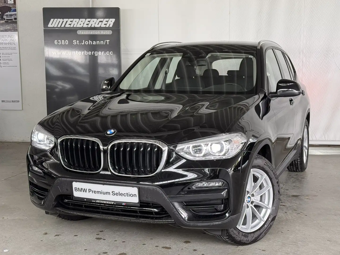BMW X3 xDrive20d AHK Zwart - 1