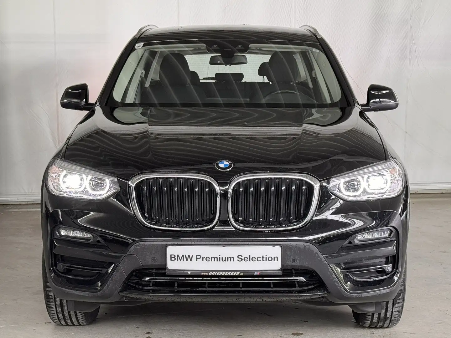 BMW X3 xDrive20d AHK Zwart - 2
