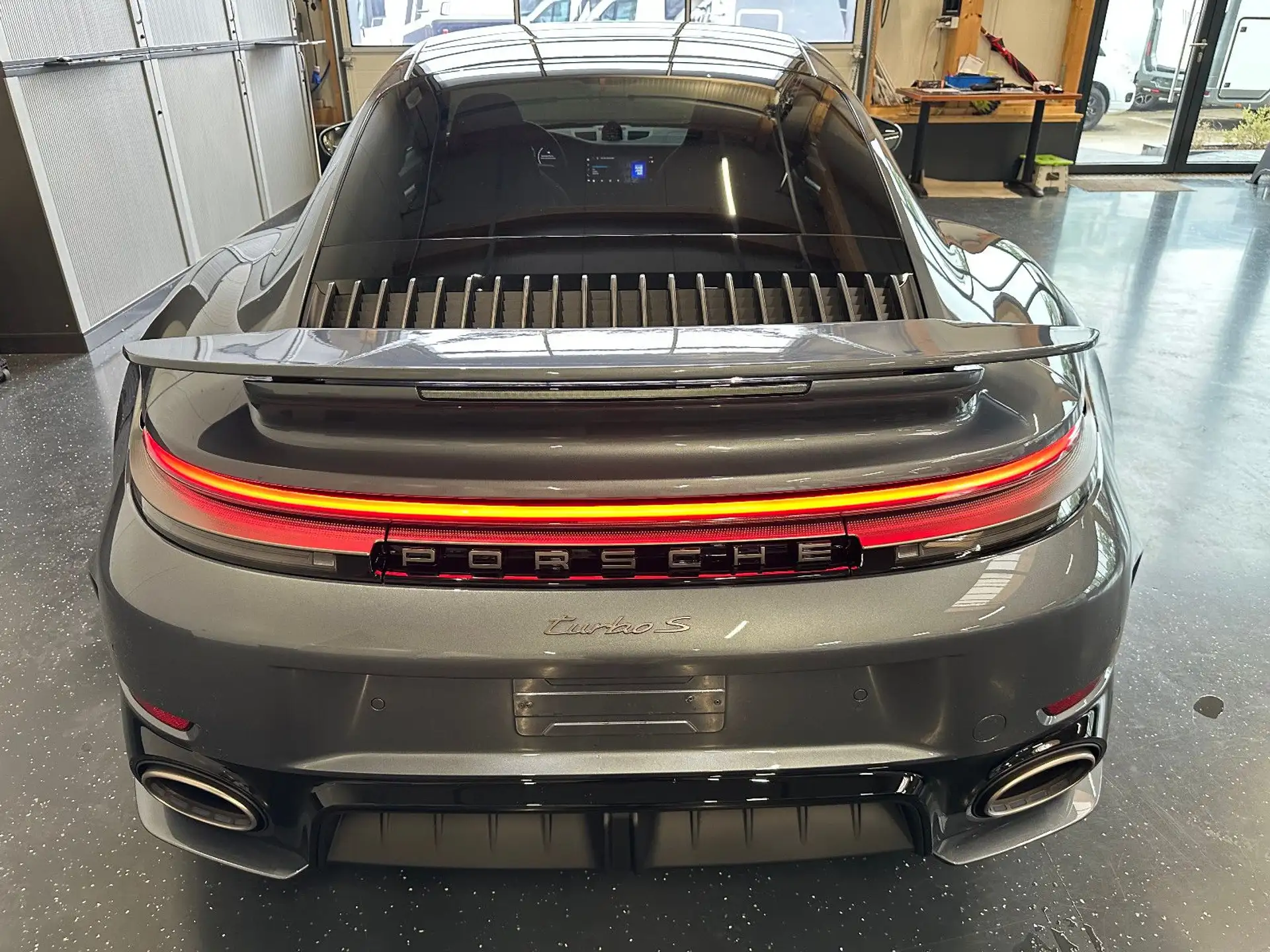 포르쉐 911 Turbo S Coupe 2026 회색 사진 4