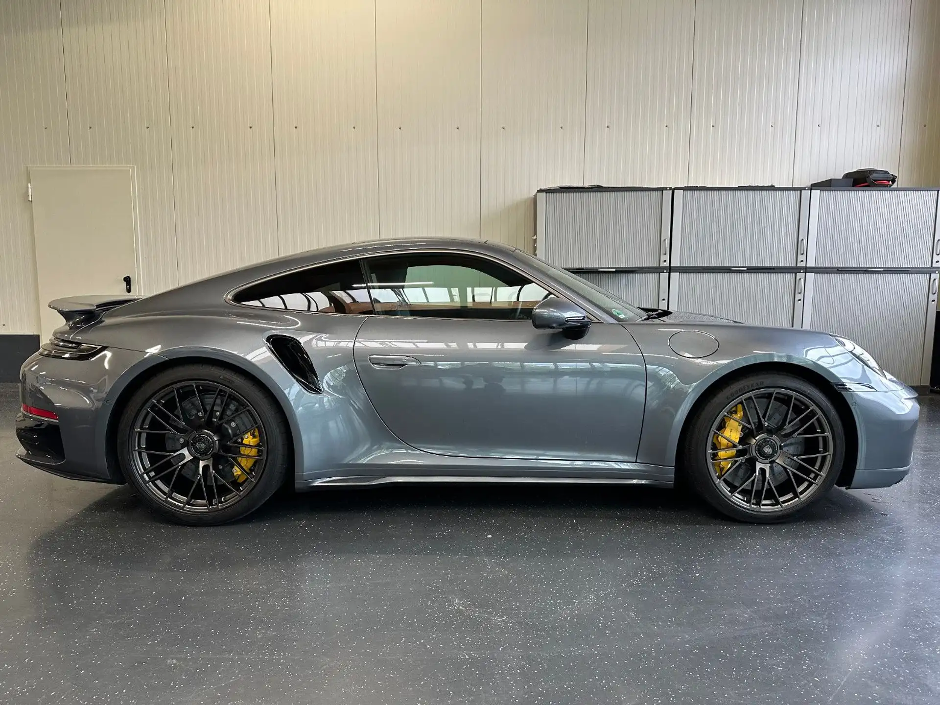 포르쉐 911 Turbo S Coupe 2026 회색 사진 2
