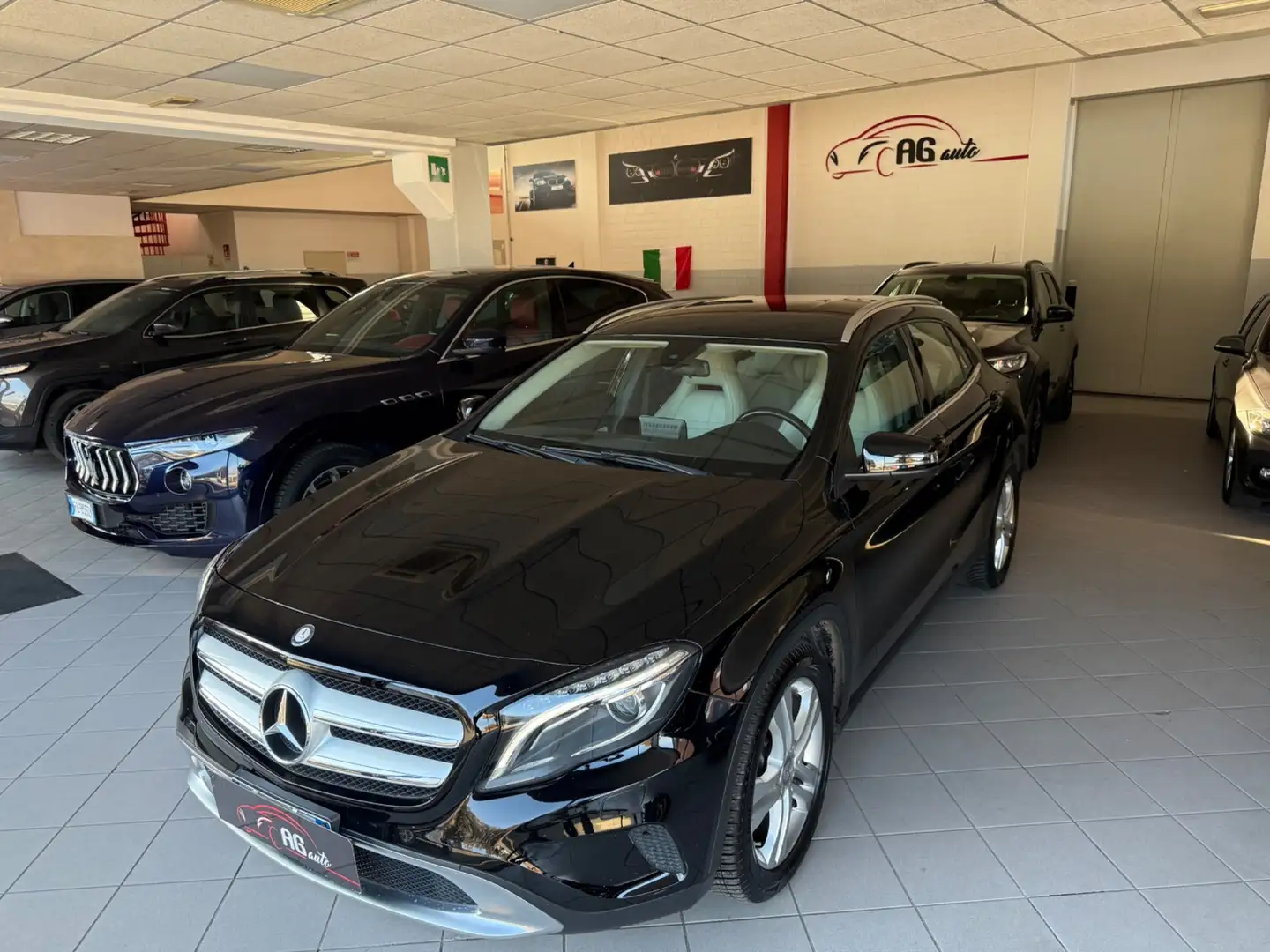 Mercedes-Benz GLA 180 GLA 180 d Automatic Sport Schwarz - 1