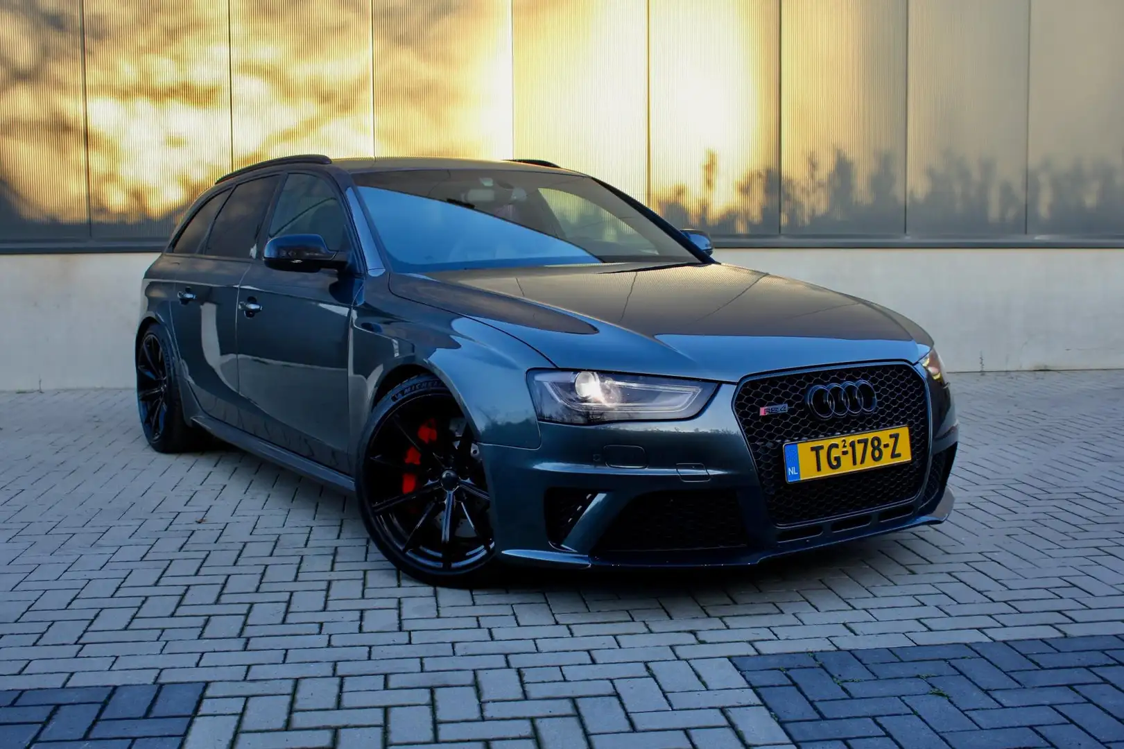 Audi RS4 | Leder| Voledig onderhoud | Rijd als nieuw ! | Grijs - 2