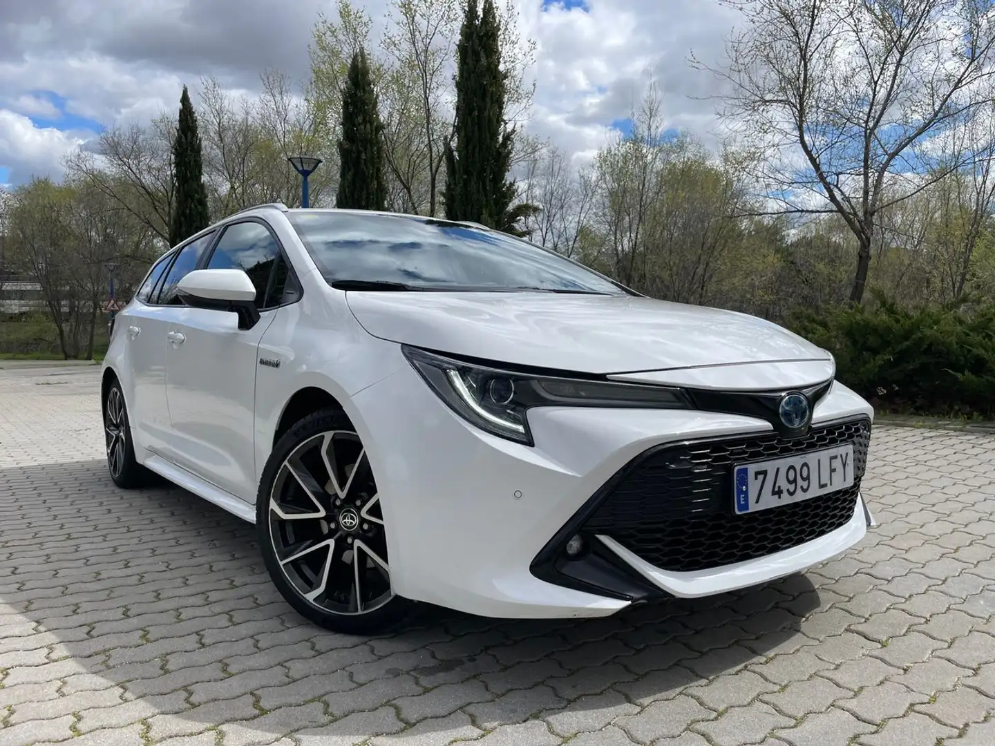Toyota Corolla Touring Sports Feel! e-CVT 180H 2.0 180cv. *IVA de Blanco - 1