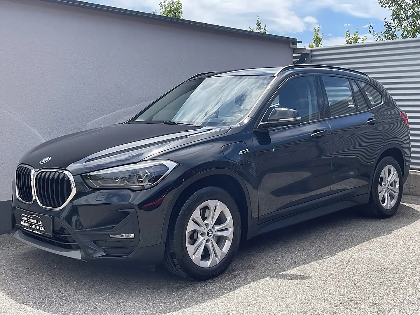 BMW X1 xDrive25e Aut.SPORT/RÜ.KAM/HEADUP/ALARM/PARKASS... Schwarz - 1