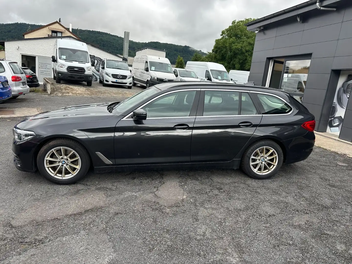 BMW 520 d Touring,Navi+LED+Kamera+Headup Grau - 2