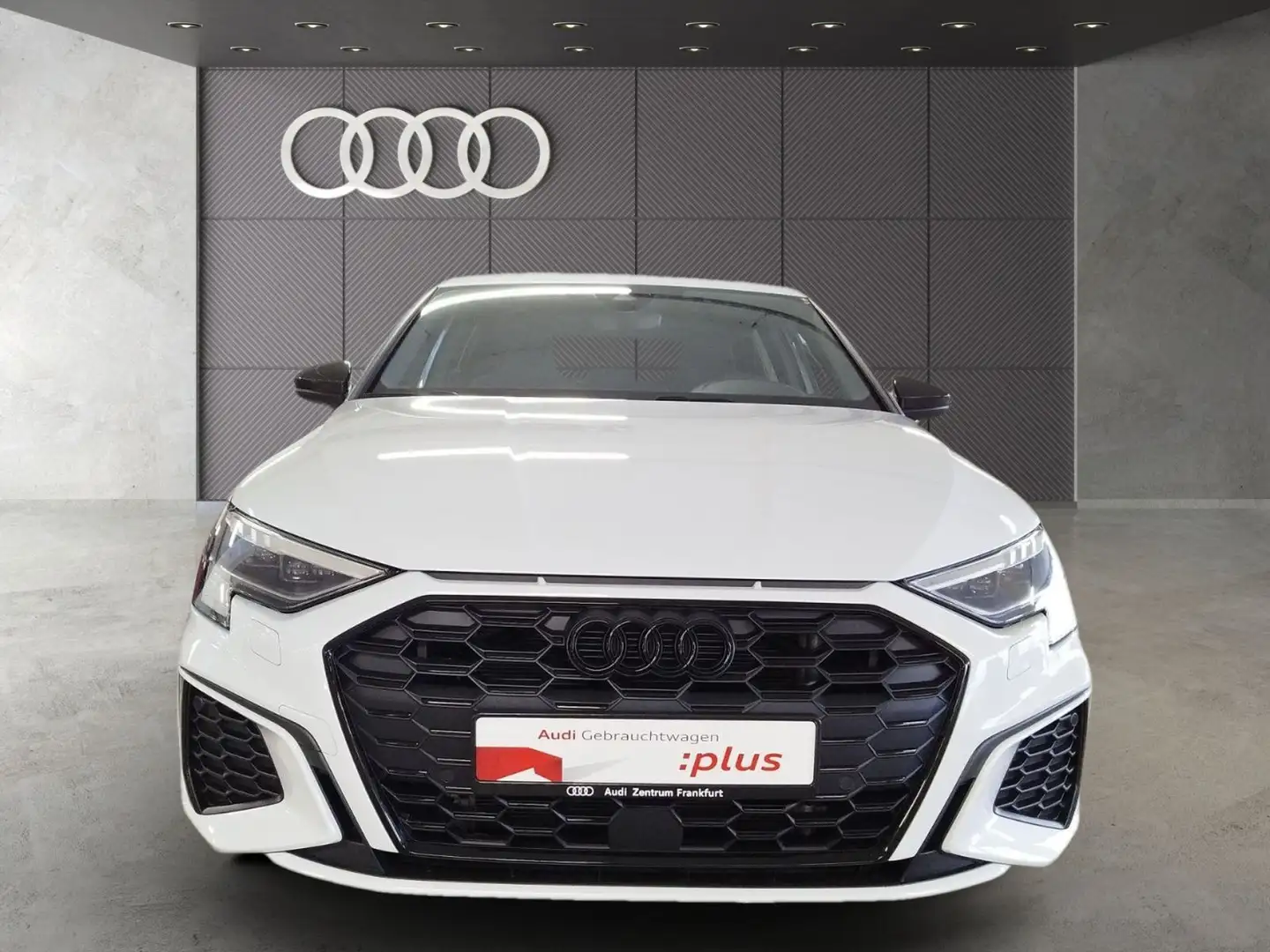 Audi A3 45 TFSI e S tronic S line MatrixLED Weiß - 2