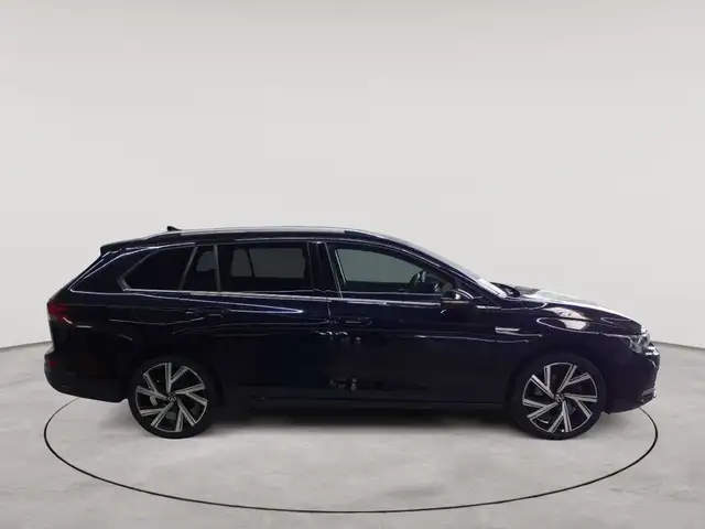 Volkswagen Golf view 3