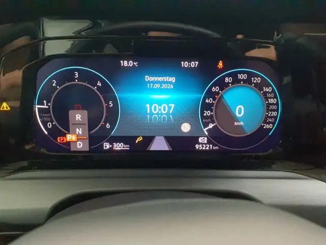 Volkswagen Golf view 11