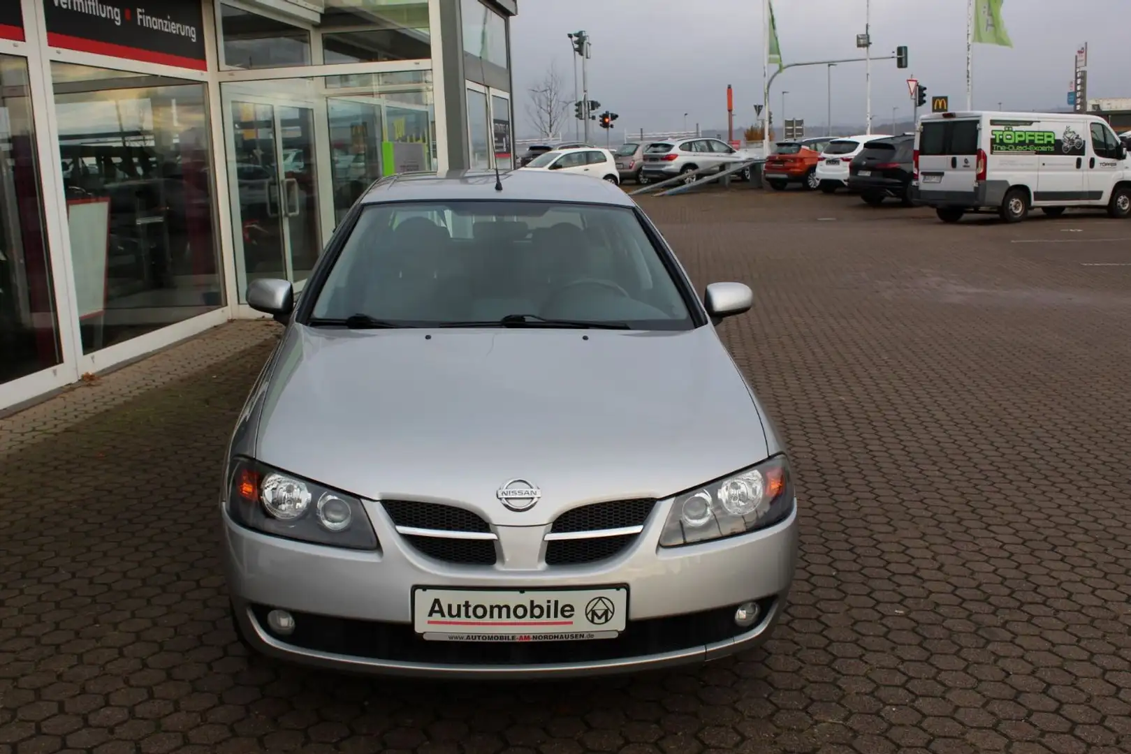 Nissan Almera Acenta Plus,KLIMA,TÜV bis 7/2027. Braun - 2