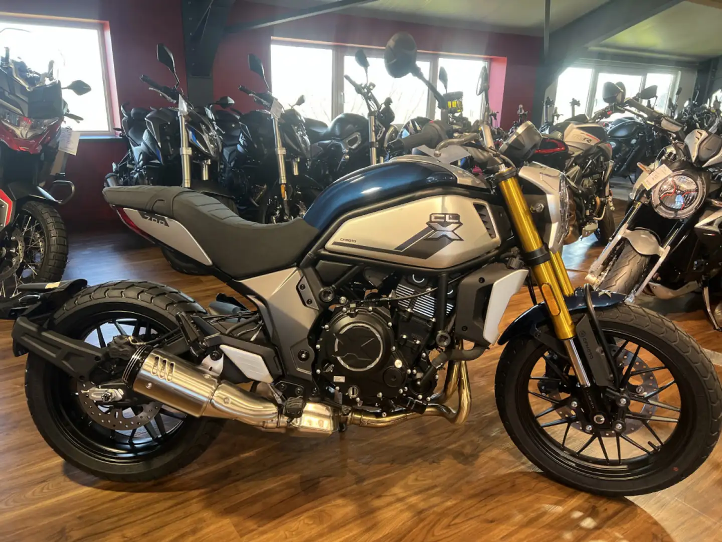 CFMOTO 700 CL-X Héritage Blue - 1